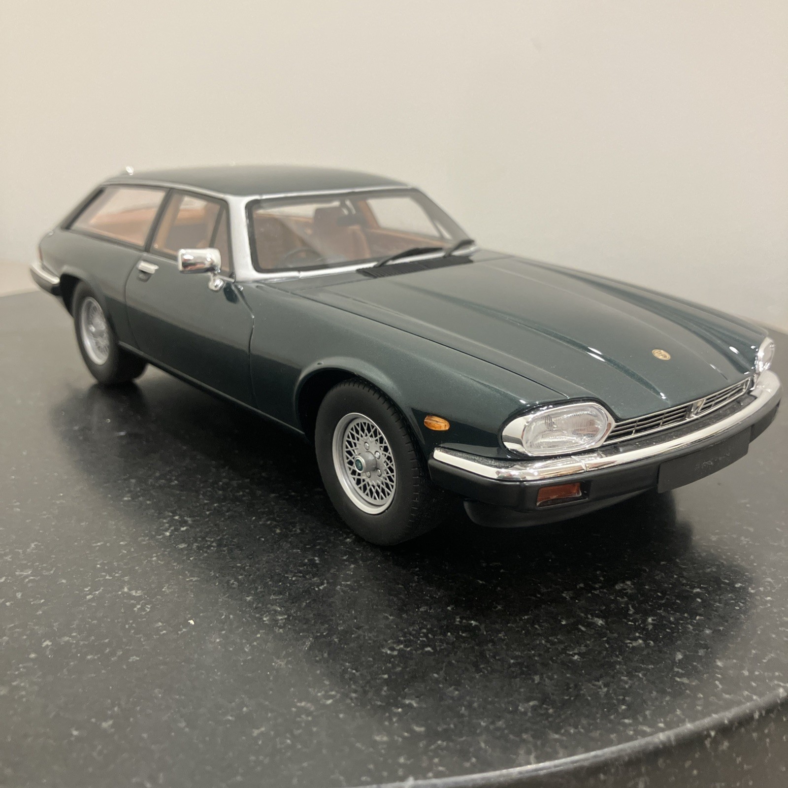 1:18 Scale GT Spirit 1983 Jaguar XJS Lynx Eventer Green