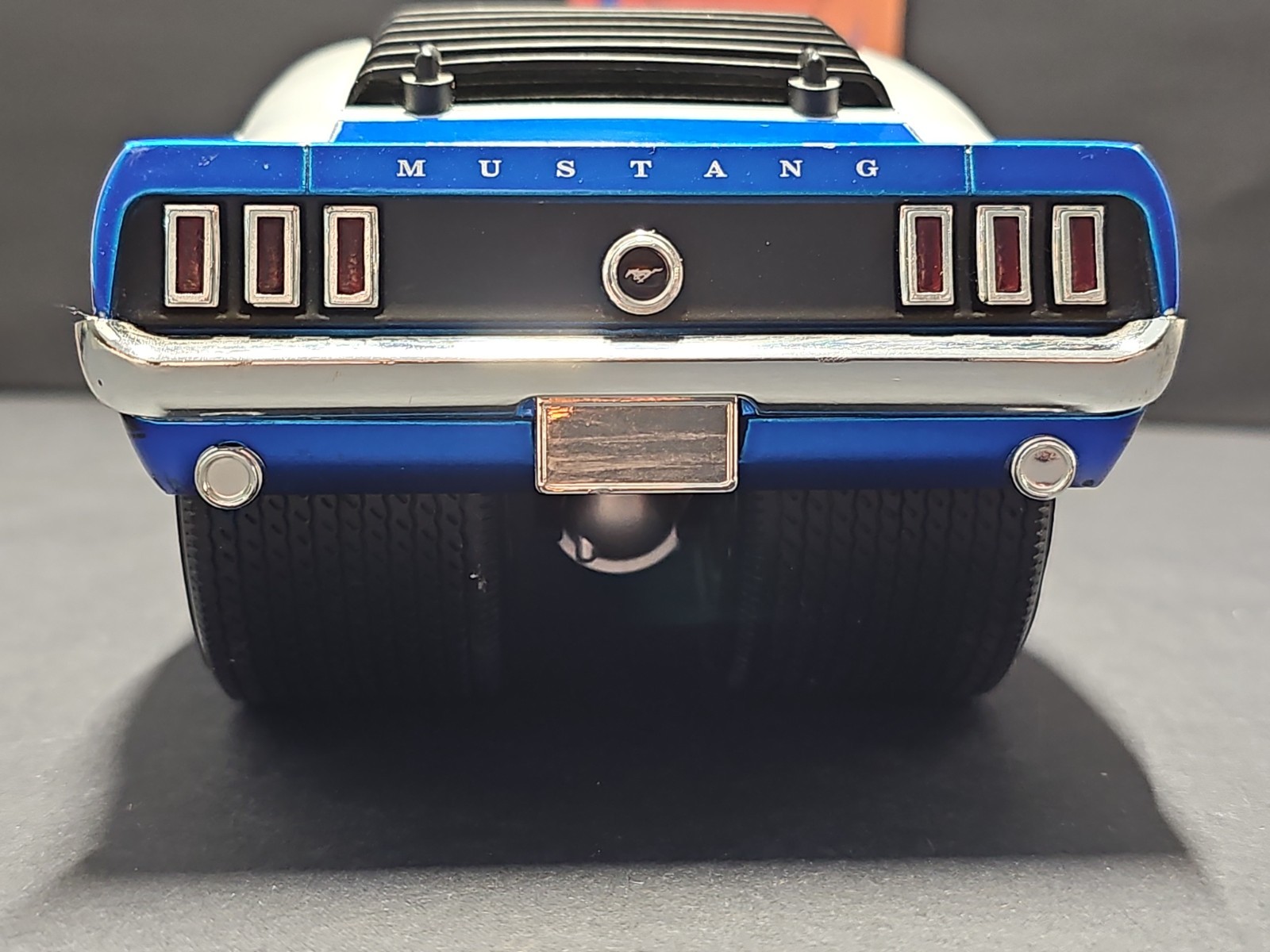 Vntg 2004 Muscle Machines 1969 Ford Mustang Vote America 1:18 Diecast Car NO BOX