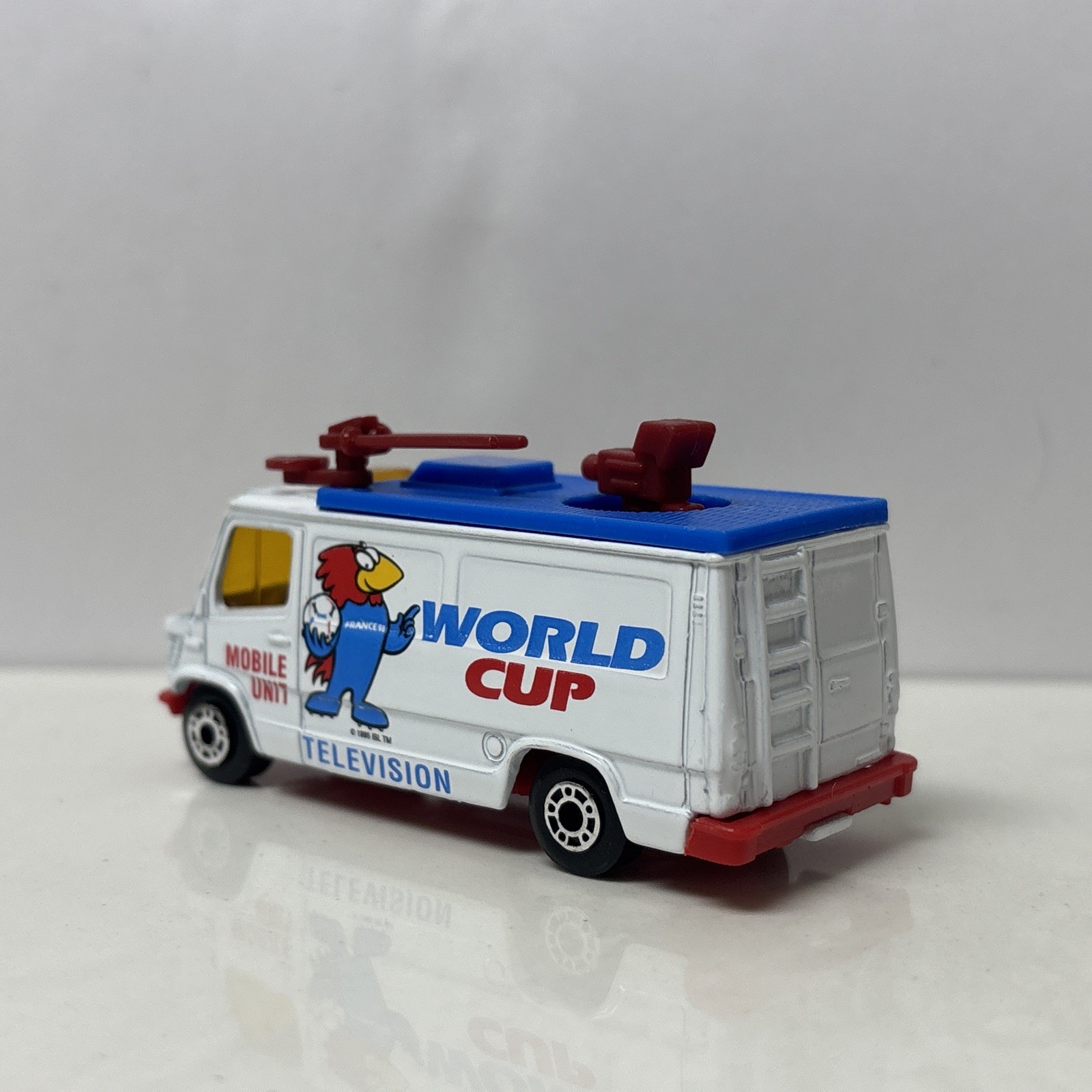 1977-1995 Mercedes TN News Van Collectible 1/64 Scale Diecast Diorama Model