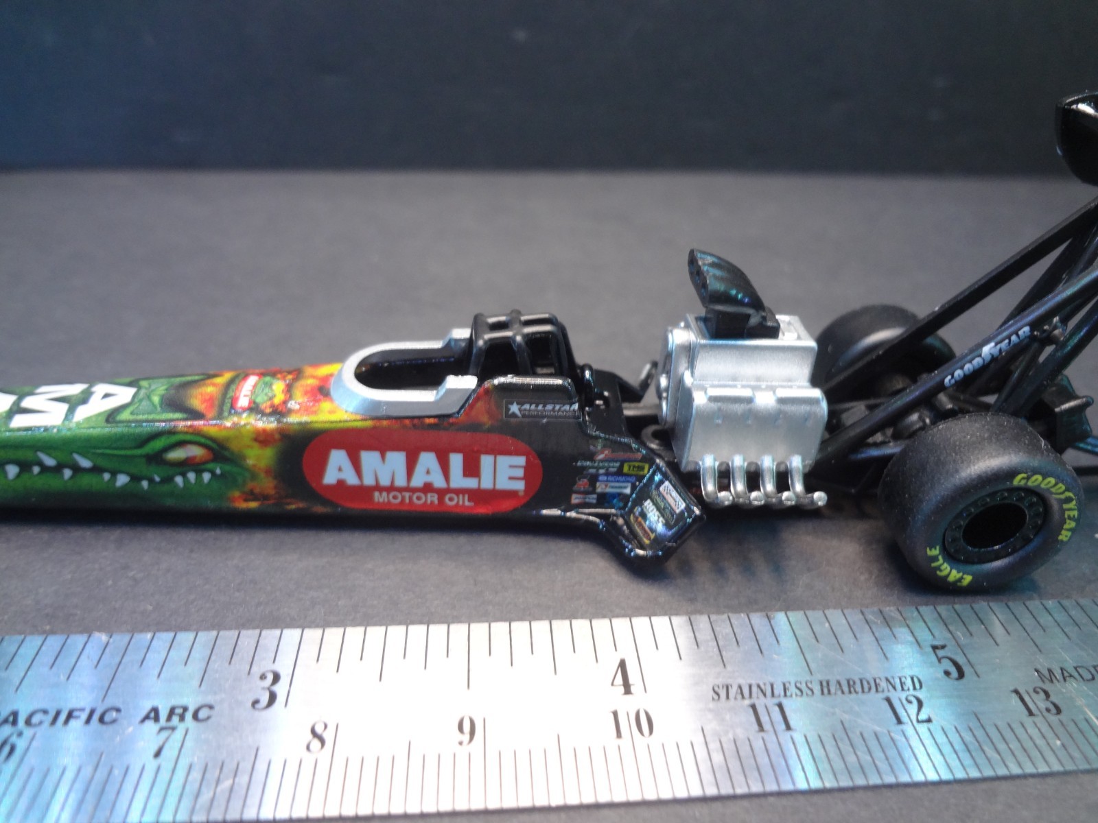 Auto World Amalie Motor Oil Terry McMillen NHRA Top Fuel Dragster – 1:64
