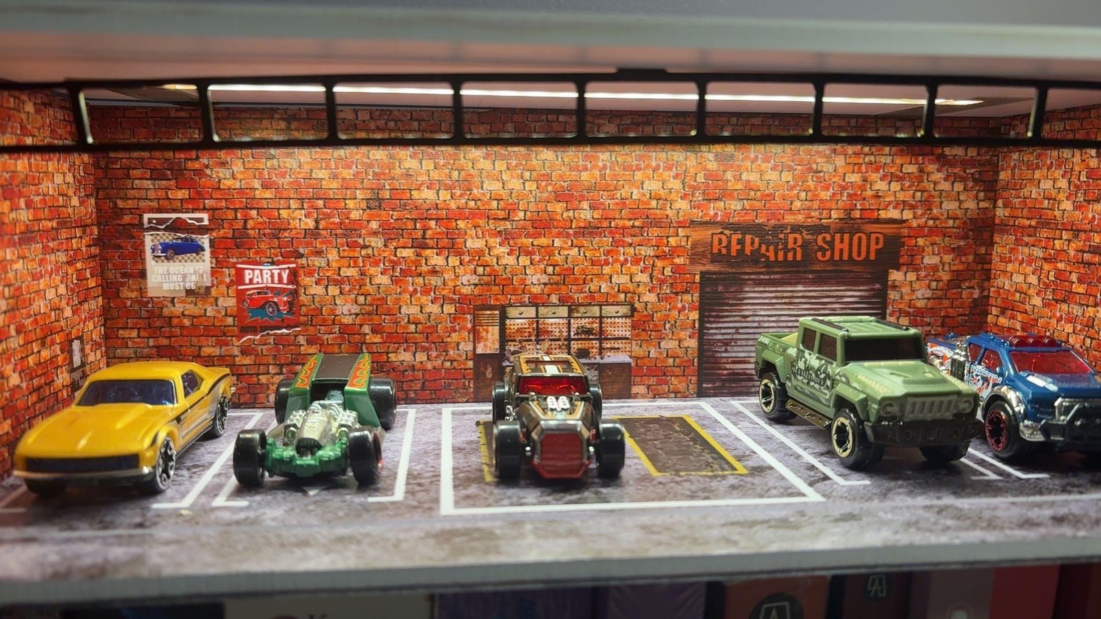 Diorama 1/64 Diecast Garage Showroom Model LED Parking Lot Model Display Case US