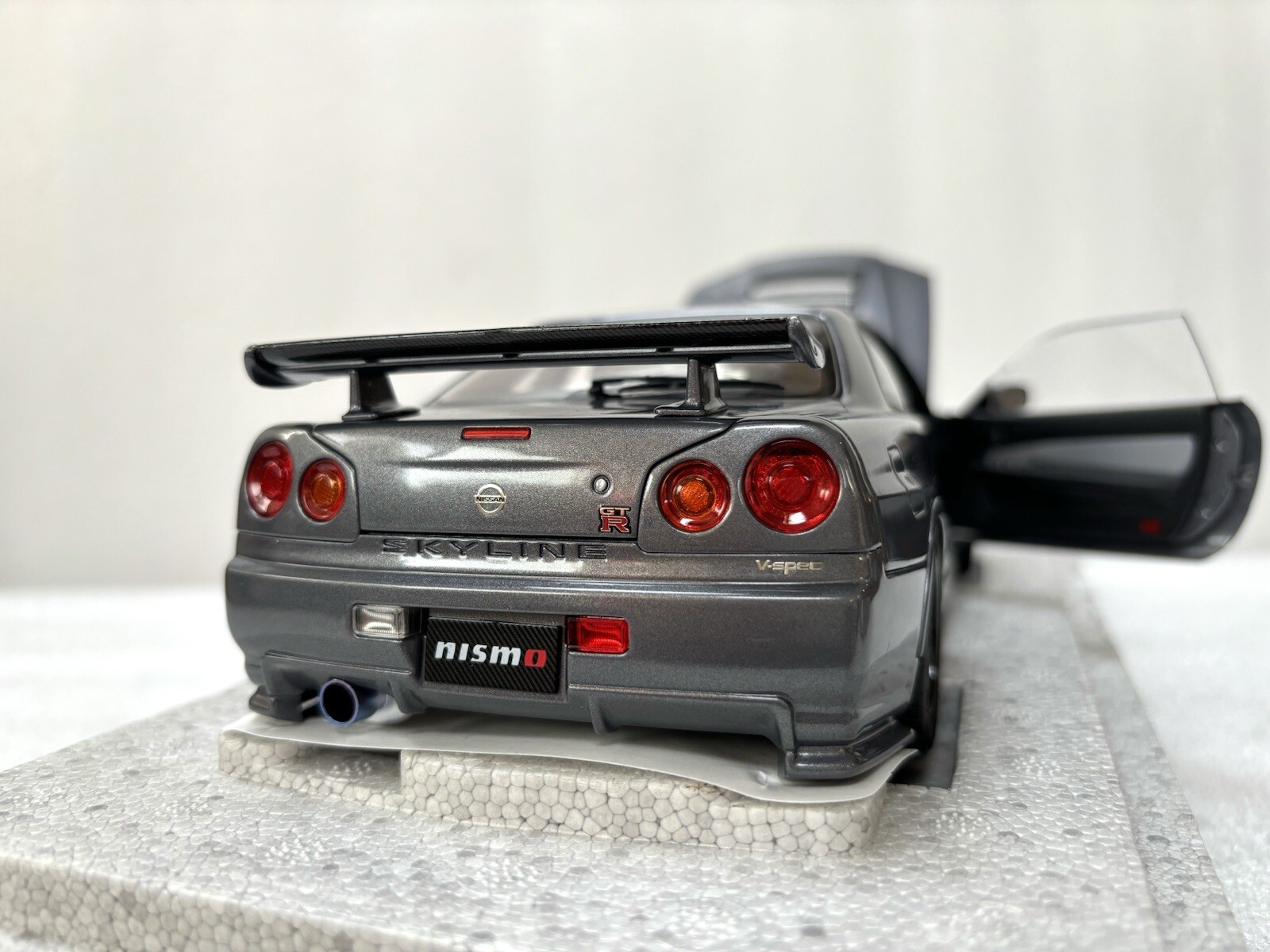 1/18 MotorHelix Nissan Skyline R34 GT-R Nismo Z-tune Gun Metallic Gray Diecast