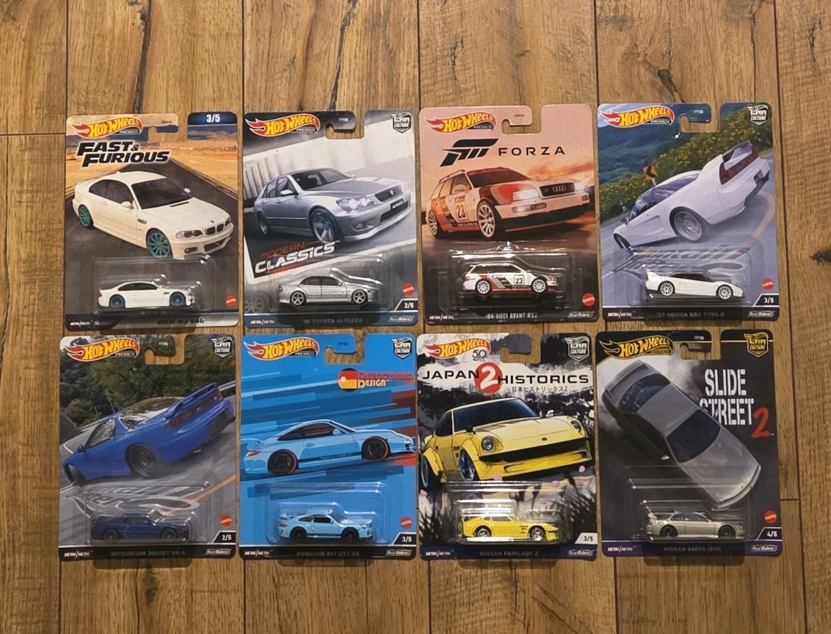 8 Hot Wheels Premium Porsche, Nissan, Toyota, Honda, BMW. Mitsubishi, Audi