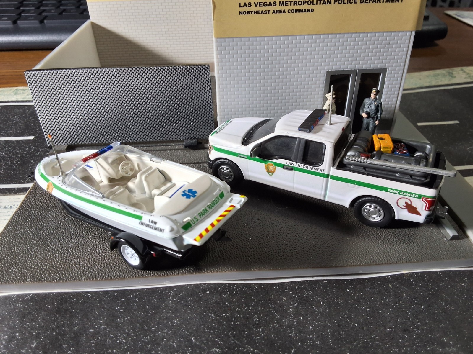 Greenlight Police Ford Custom PARK RANGER LAW ENFORCEMENT BOAT SET ONE OF A KIND