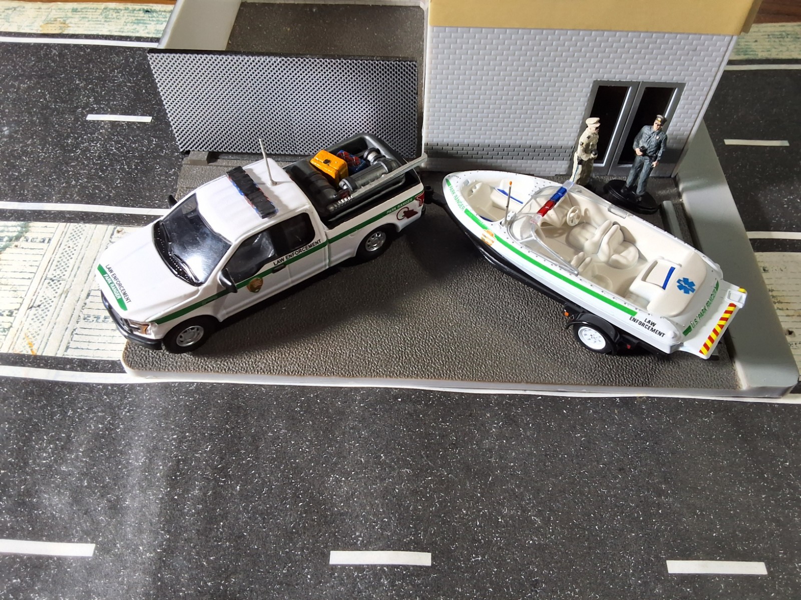 Greenlight Police Ford Custom PARK RANGER LAW ENFORCEMENT BOAT SET ONE OF A KIND