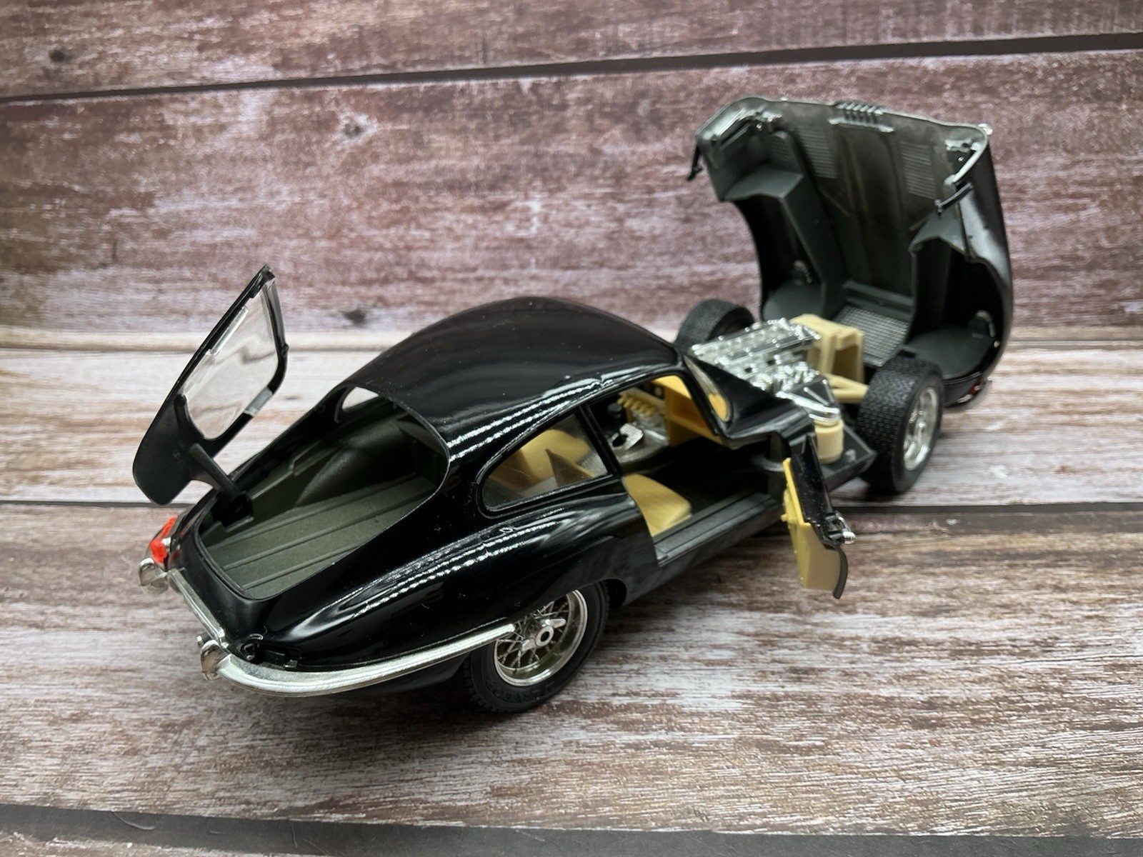 Burago 1/18 ~ Jaguar E-Type Coupe ~ Black