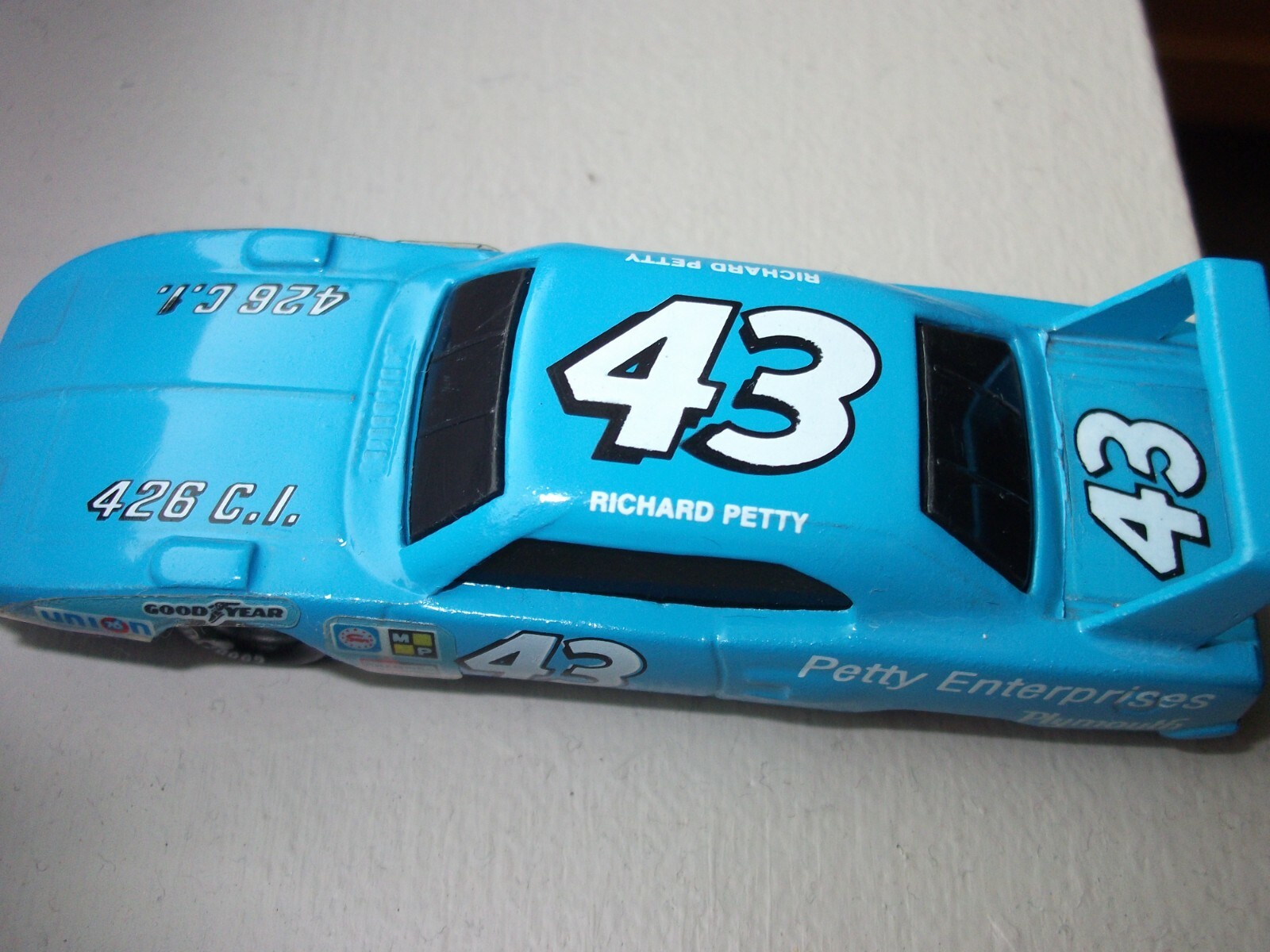 RICHARD PETTY VINTAGE MODEL 1970 PLYMOUTH SUPERBIRD RACING CHAMPIONS 1/64 CAR