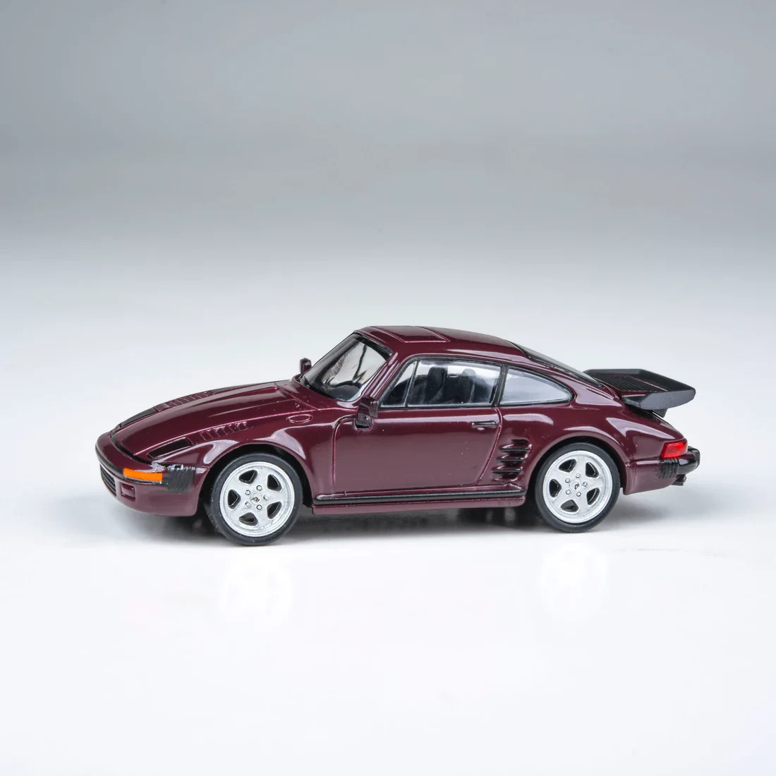 PARA64 Porsche 1986 RUF BTR Slantnose Ruby Red Metallic 1:64
