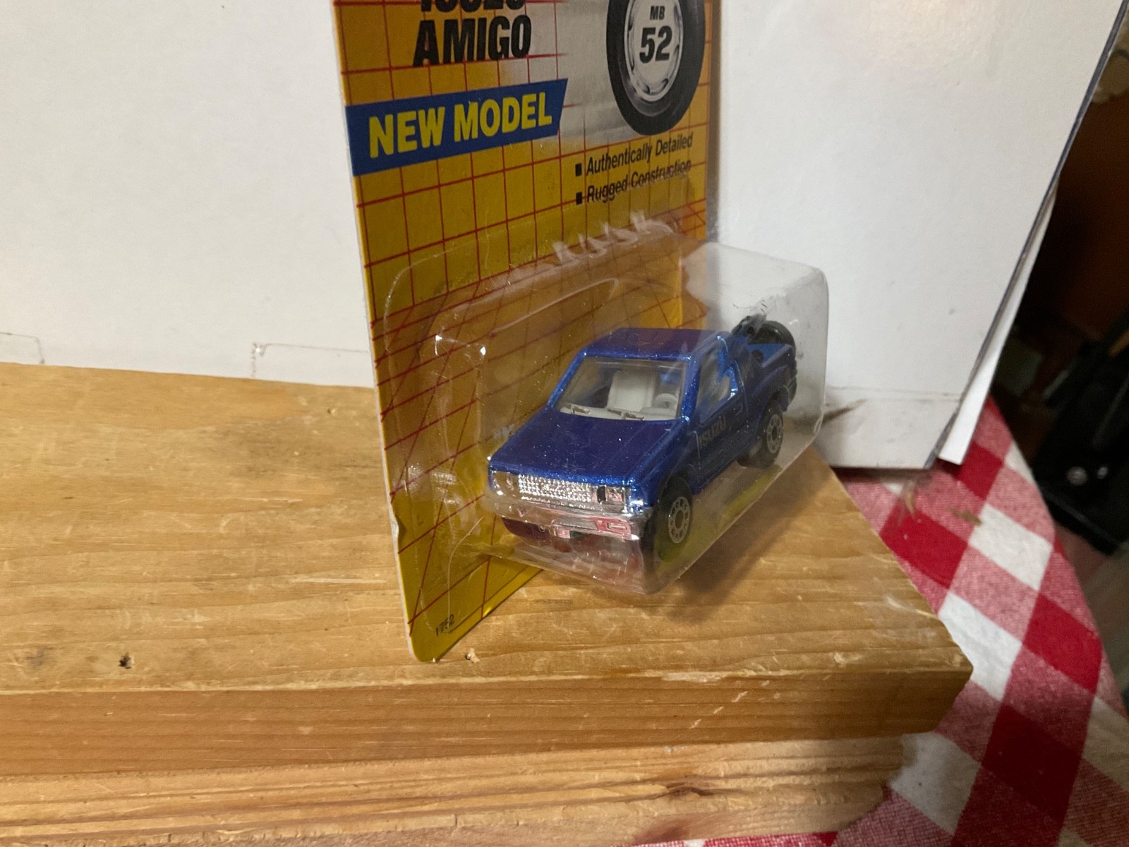 Matchbox 1990 MB 52 new model Isuzu Amigo color is metallic blue.
