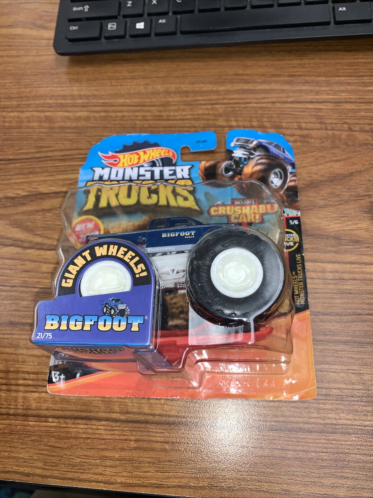 2020 Hot Wheels Monster Trucks Live Bigfoot Giant Wheels with Crushable Car