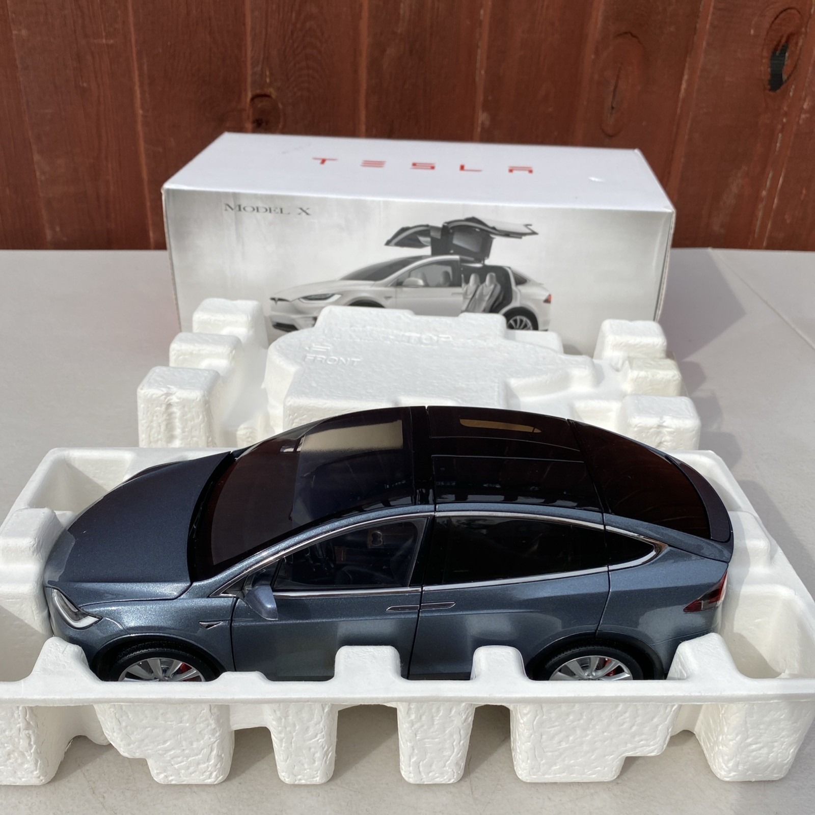 Tesla Model x P100D Metallic Grey 1/18 Scale Diecast Model – Dealer Edition New