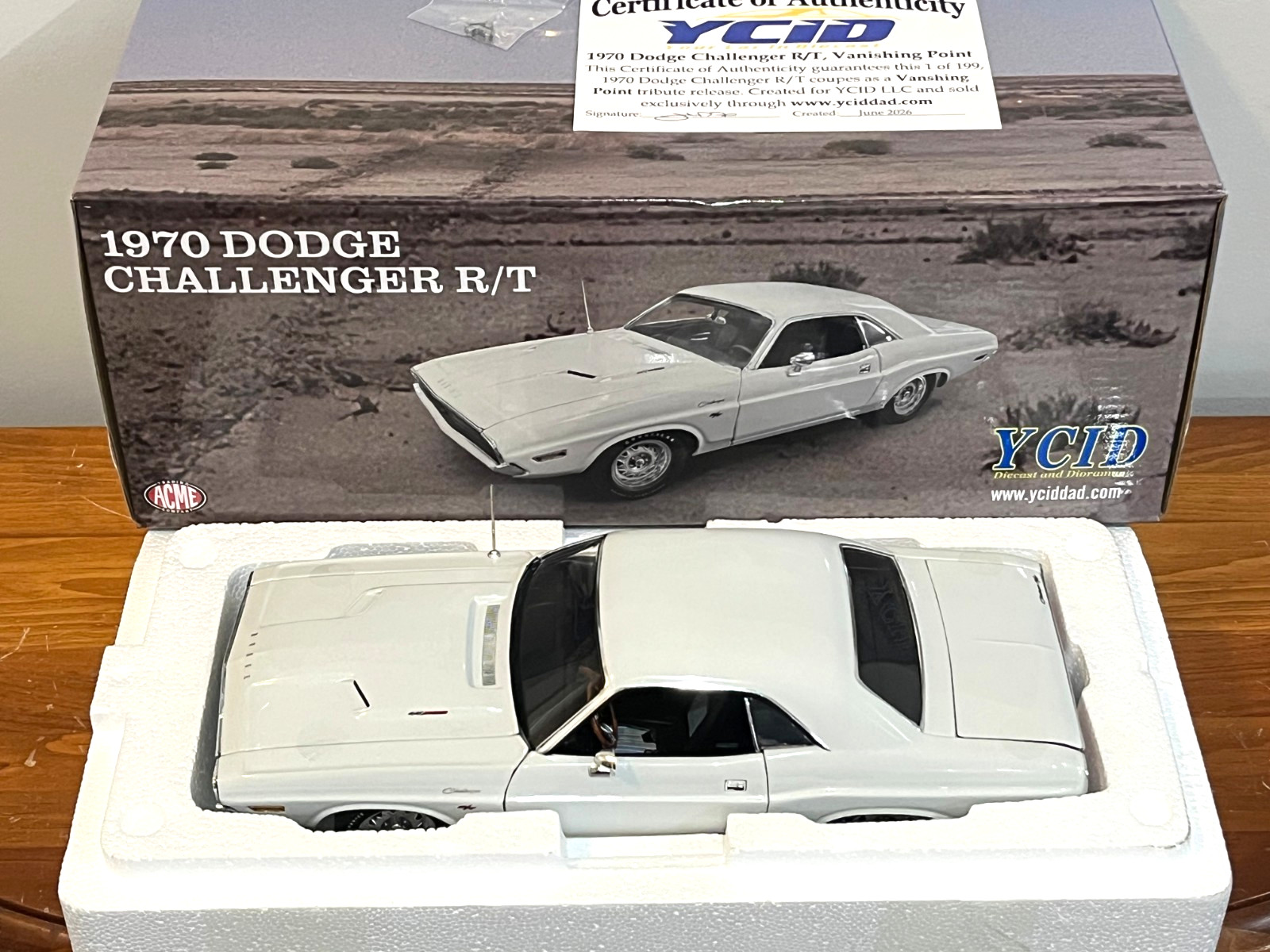1/18 ACME YCID 1970 DODGE CHALLENGER 440 BRAND NEW BUT PAINT CHIPS BLEMISHED