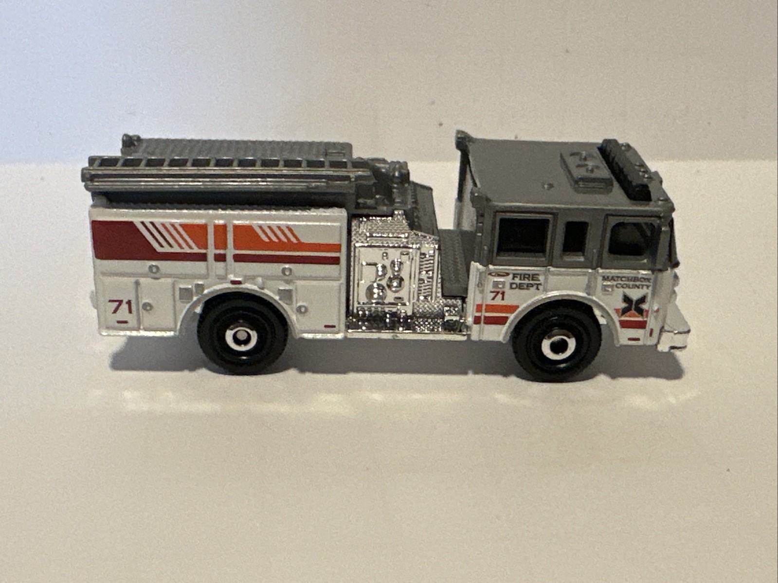 2023 White Pierce Arrow XT Matchbox County Fire Engine Truck Toy Car Gift Kid