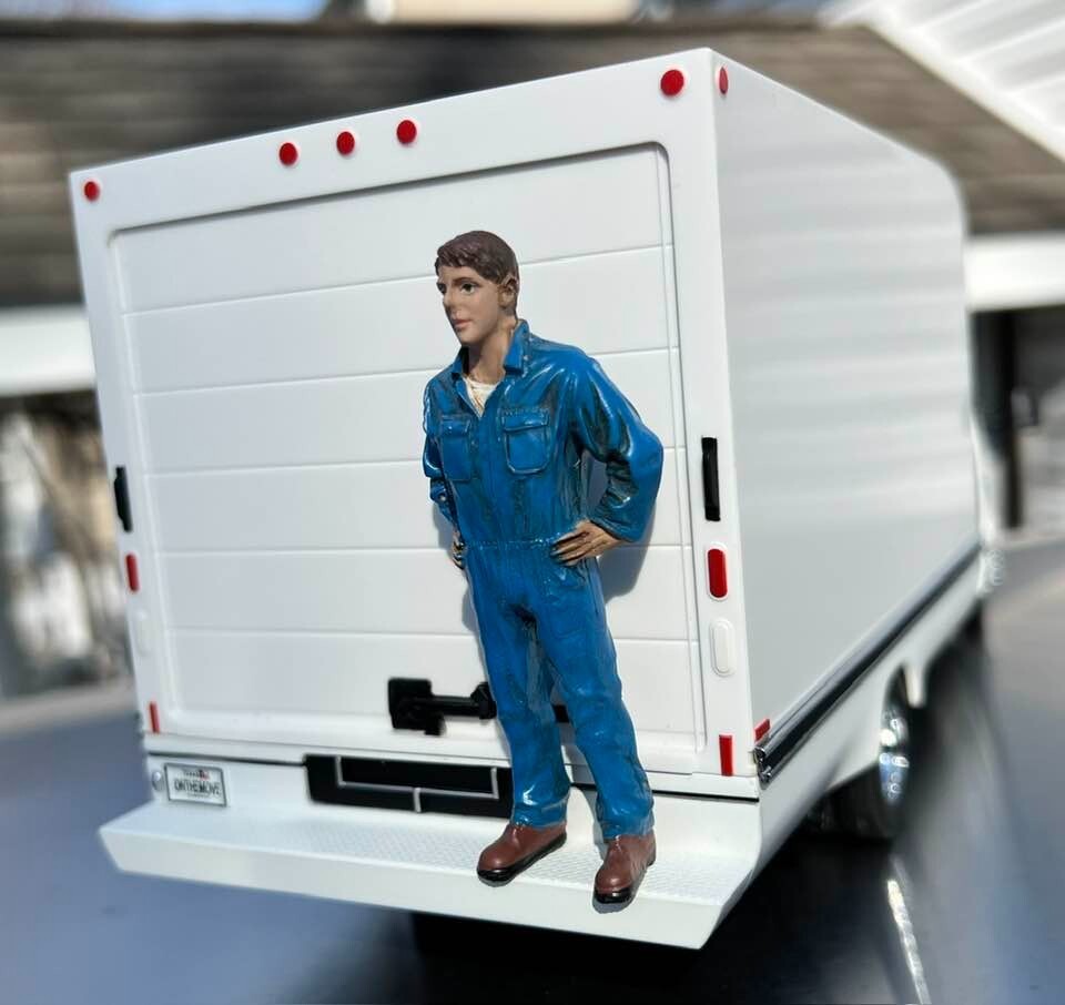 Ford E-350 Diecast Cargo Van w Driver Figure 1/24 Scale G Scale