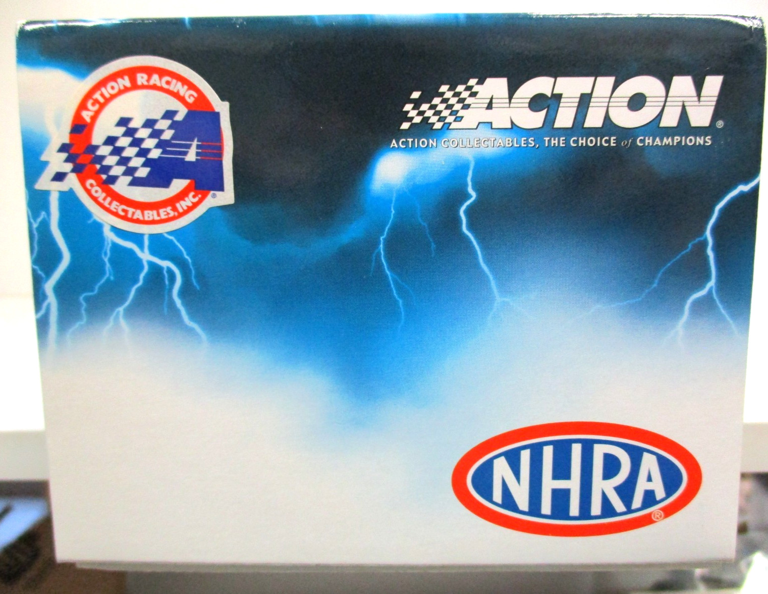 ACTION – MELANIE TROXEL SKULL GEAR TORCO 2006 NHRA TOP FUEL DRAGSTER 1/24