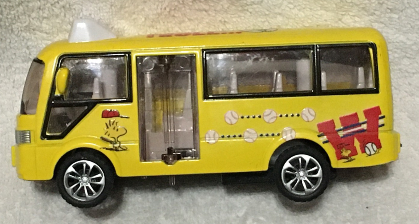 Peanuts Snoopy’s “That’s How I Roll” Diecast 5.5″ Bus Yellow Side Door Opens