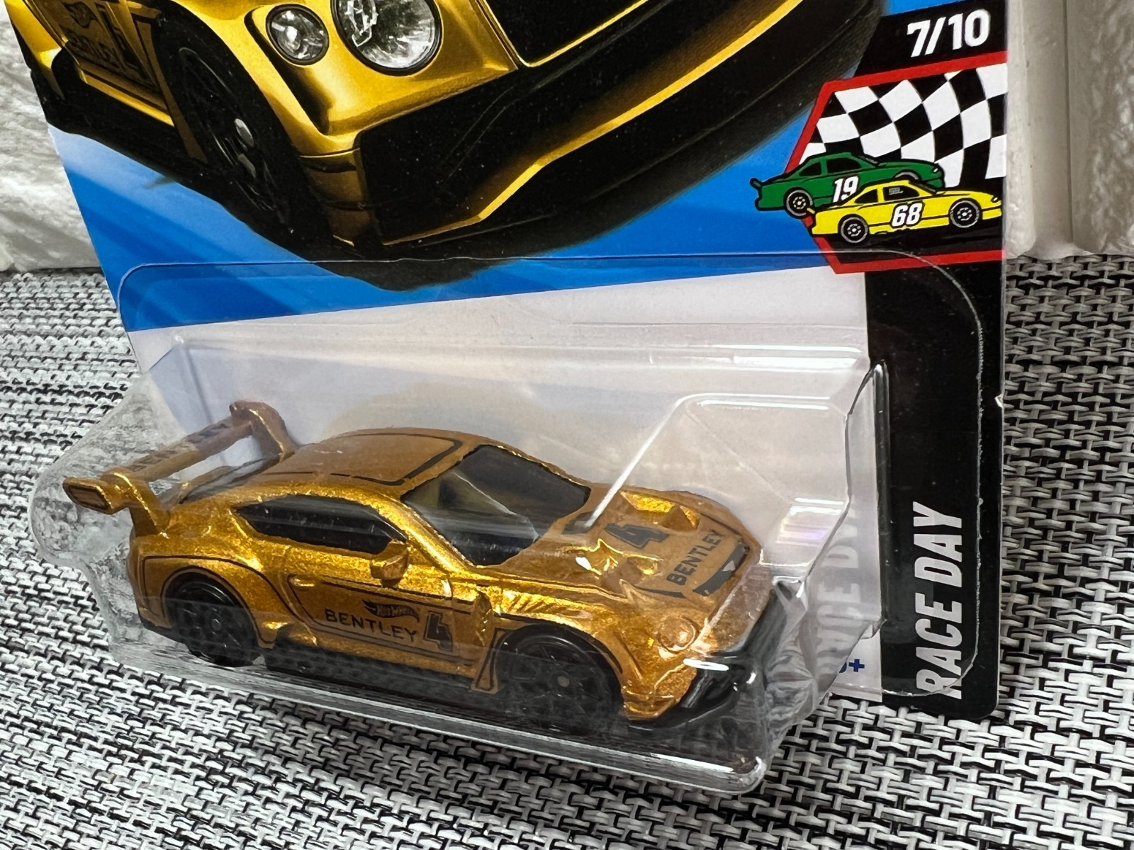 Hot Wheels Race Day 7/10 2018 Bentley Continental GT3 162/250 Gold