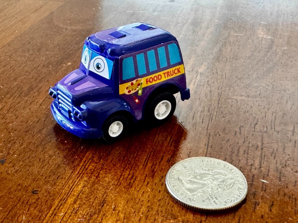 [FUNCORN TOYS] Superveloci 12 PACK – PullBack Microtraffic Trucks – Party Favors