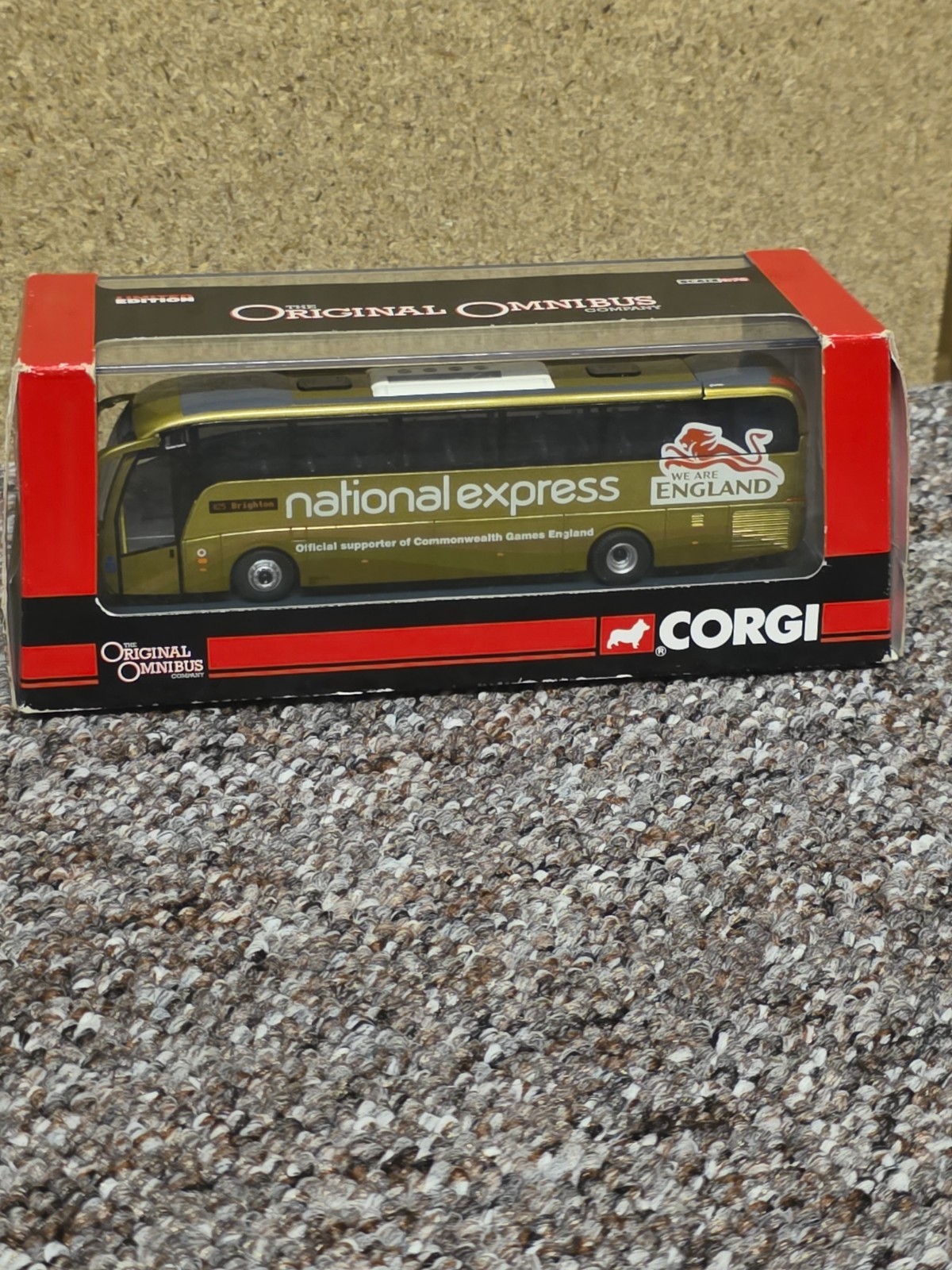 CORGI OOC NATIONAL EXPRESS ENGLAND CAETANO LEVANTE COACH BUS MODEL OM46406B 1:76