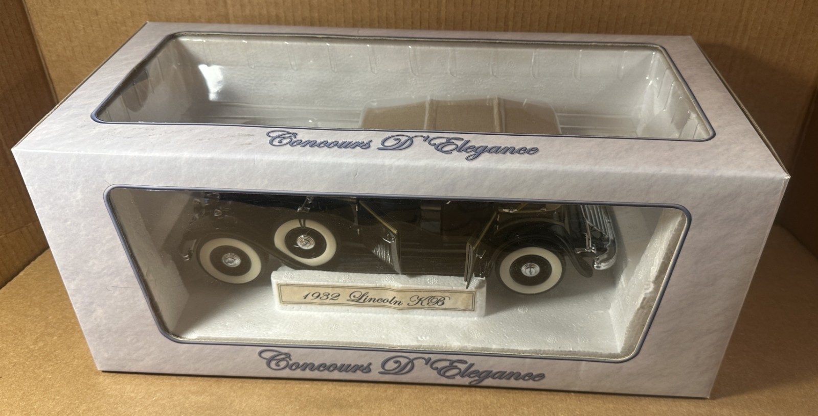 Motor City Classics 1/18 1932 Lincoln KB, 4 D convertable, green w/yellow stripe