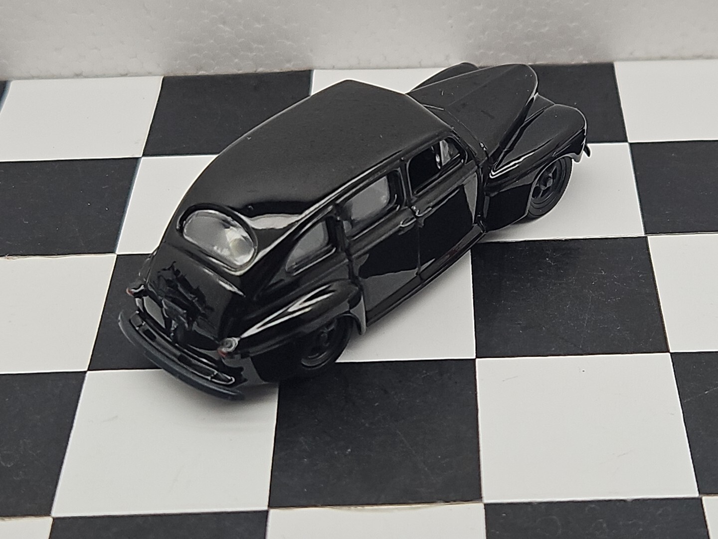 1948 Ford Fordor 4 Door Super DELUXE LOWRIDER 1:64 Scale Car Greenlight HOT ROD