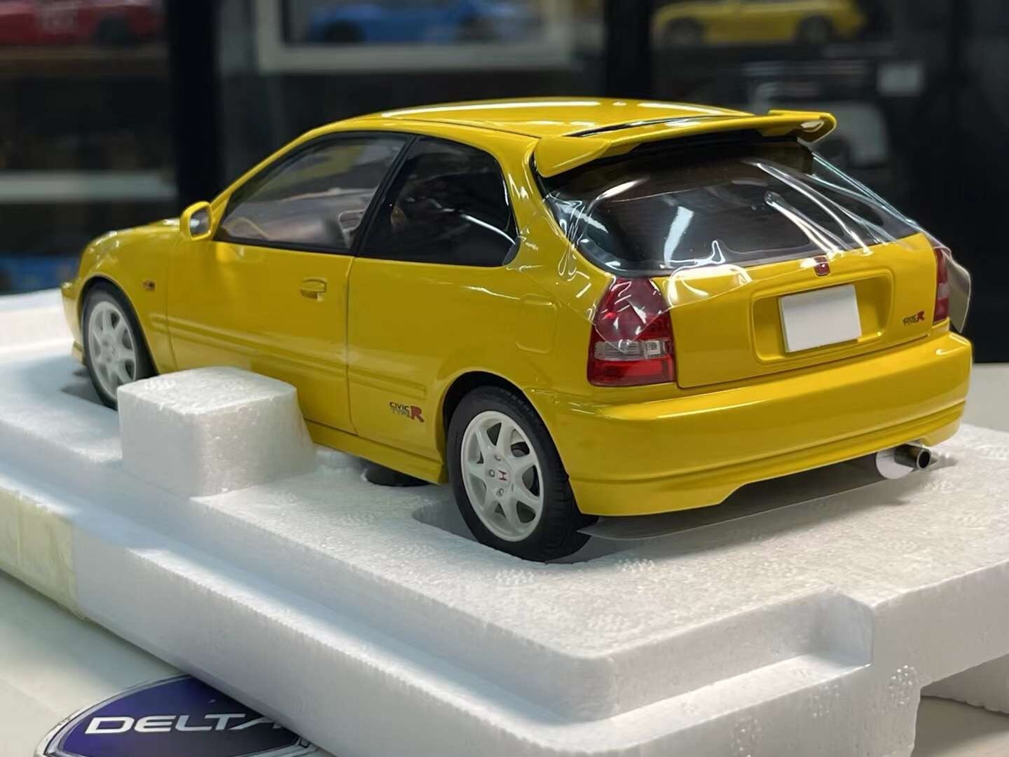 Motorhelix 1/18 honda civic type r EK9