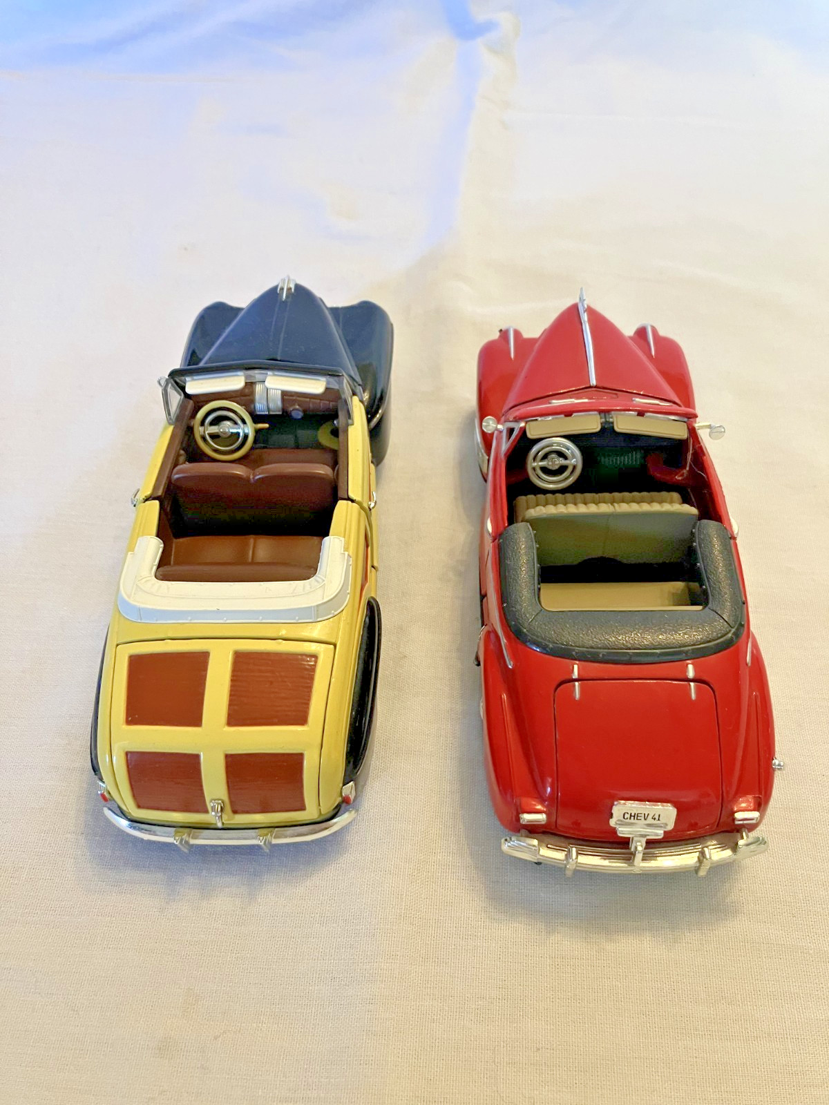 Vintage Diecast Replicas 1946 Ford & 1941 Chevrolet Convertibles 1/32 Scale