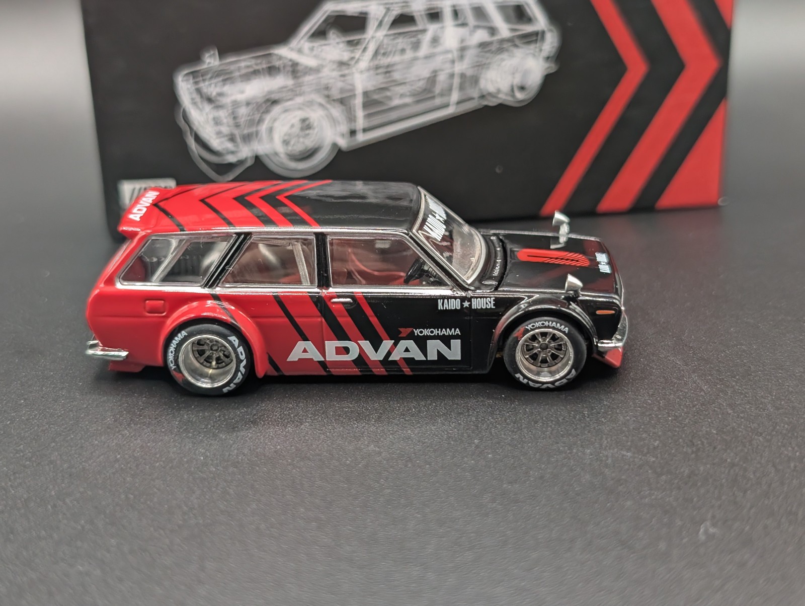 Open Box 1:64 MINI GT Kaido House Datsun 510 Advan Wagon #033