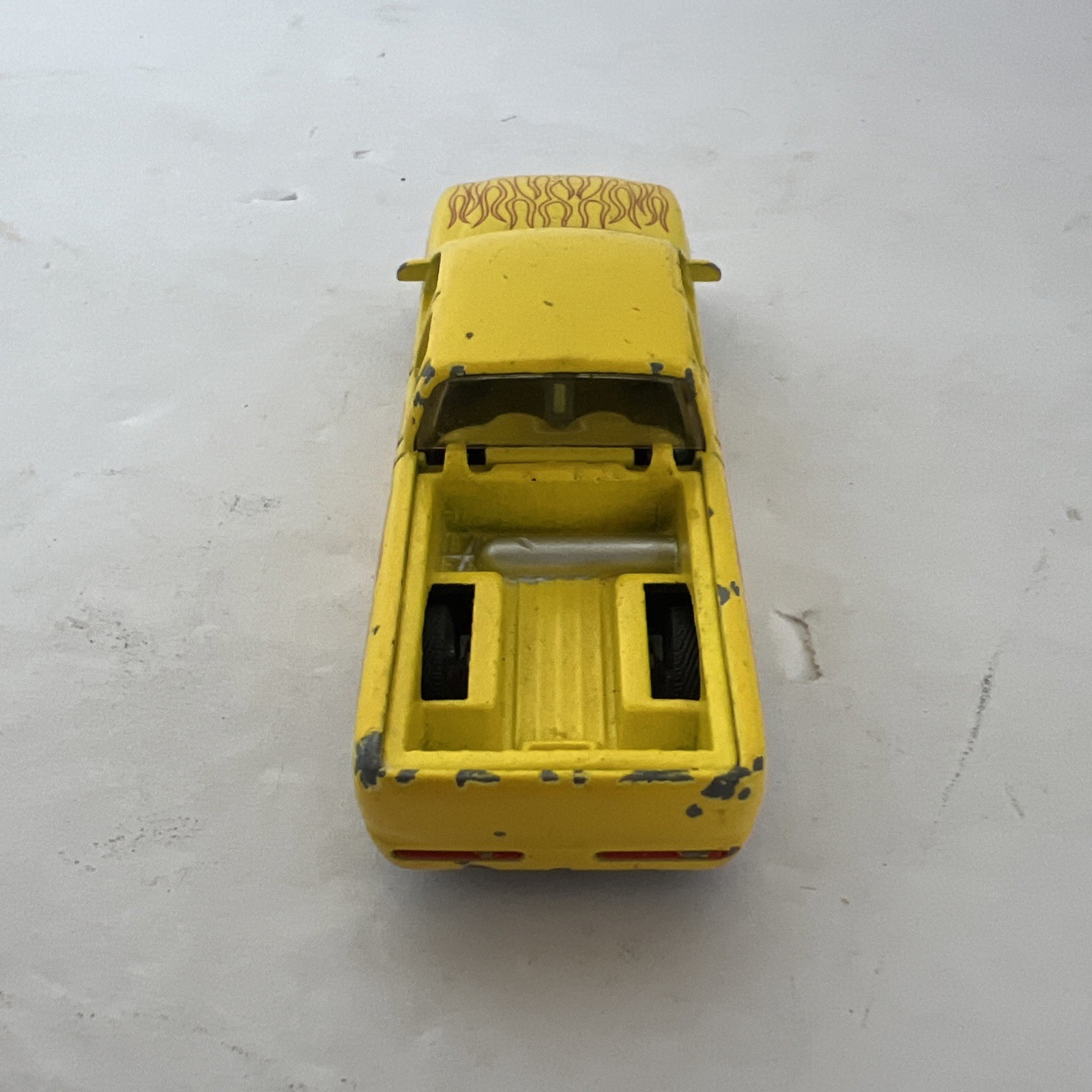 Malibu International 2004 Chevrolet Silverado SS Yellow Red Flames 1/64 Diecast