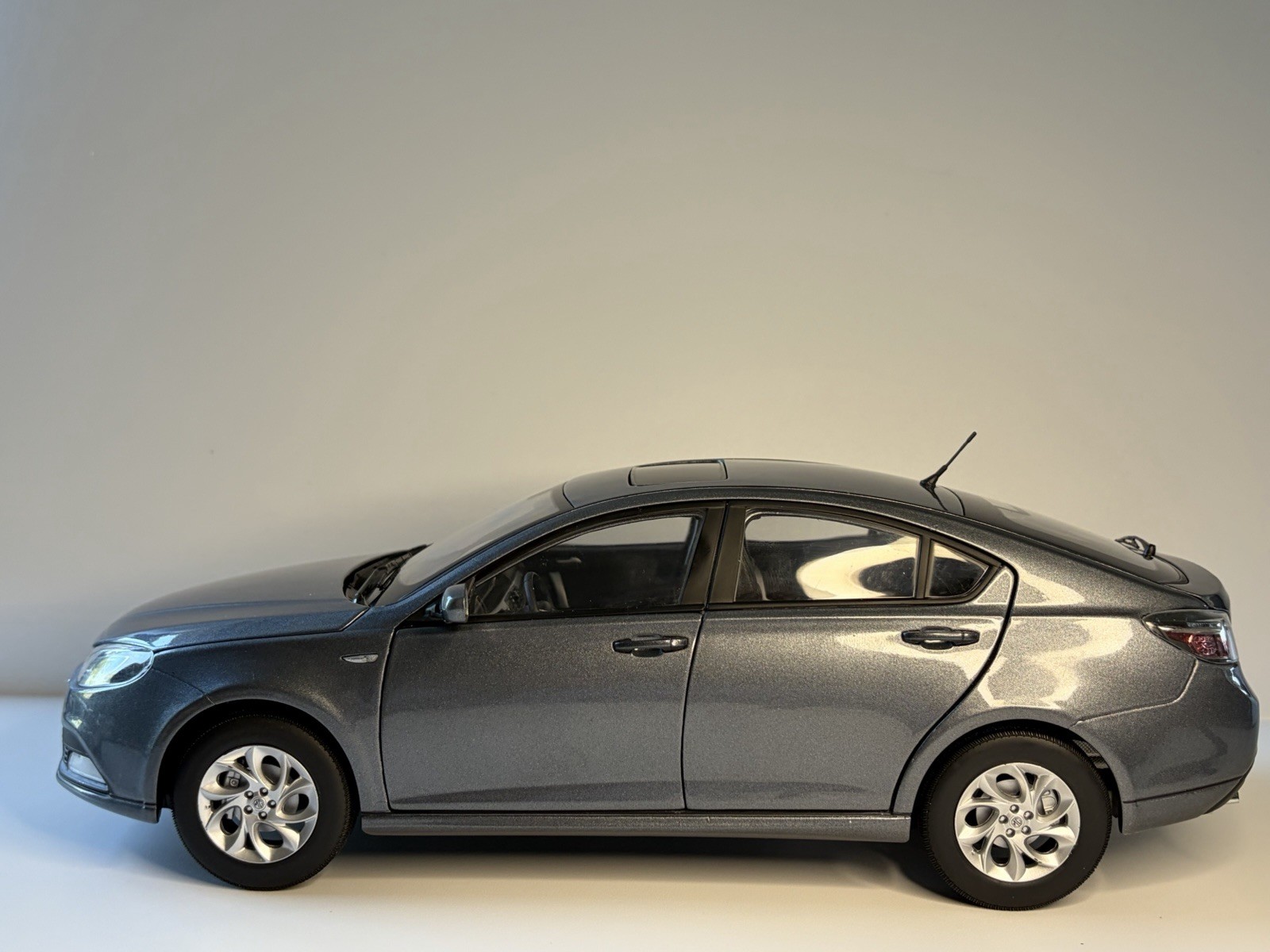 Rare Saic Motors 1:18 Dealer Edition MG 6 In Gunmetal Grey Boxed