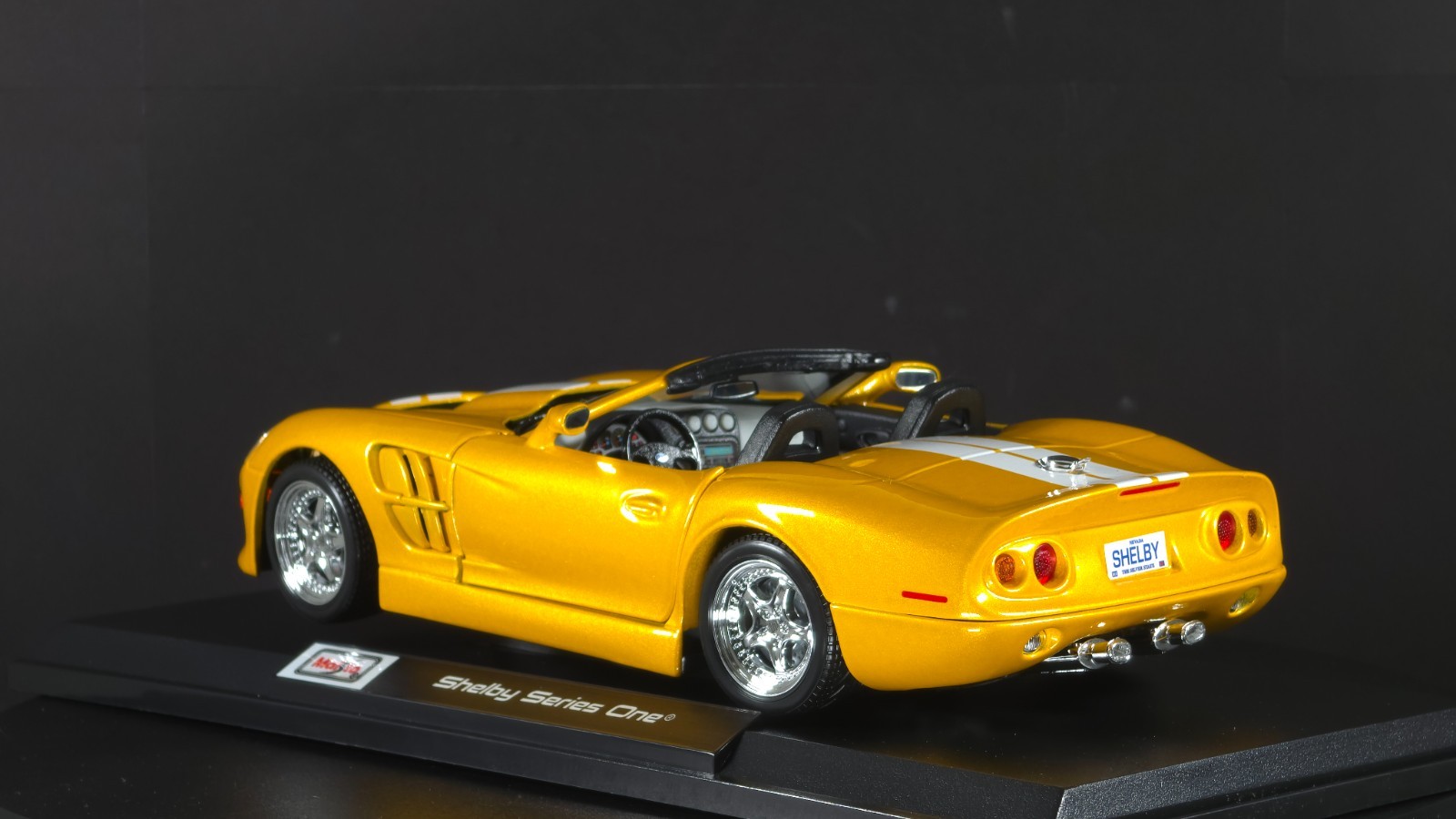Shelby Series one 1:18 Maisto Exclusive Style Special Edition – Yellow