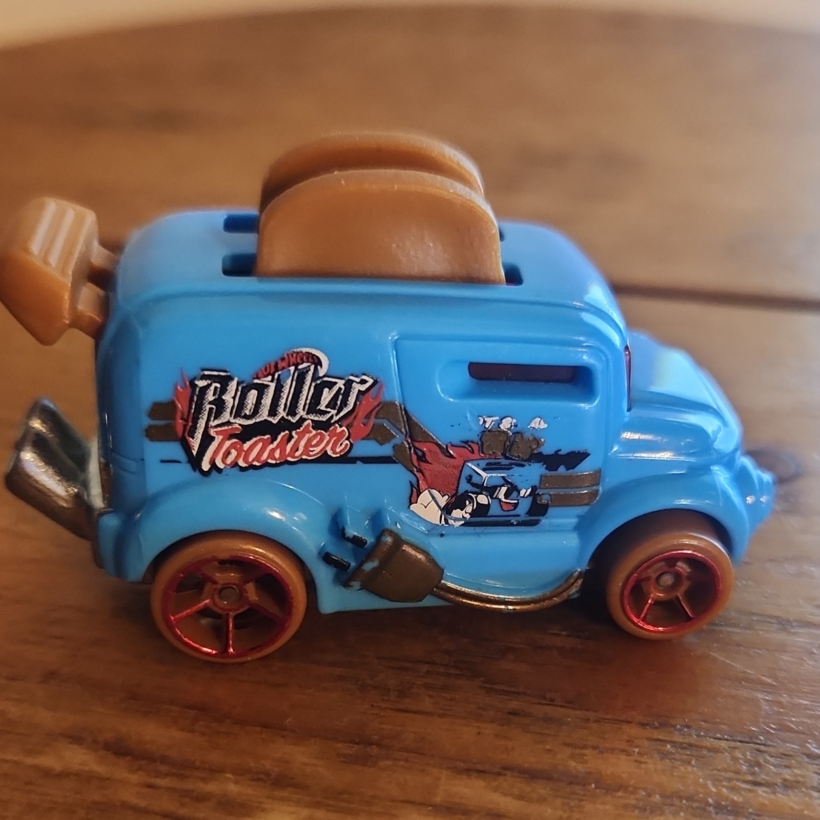 Hot Wheels Roller Toaster 1:64 Diecast Truck Blue/Brown 2016 Made Malaysia