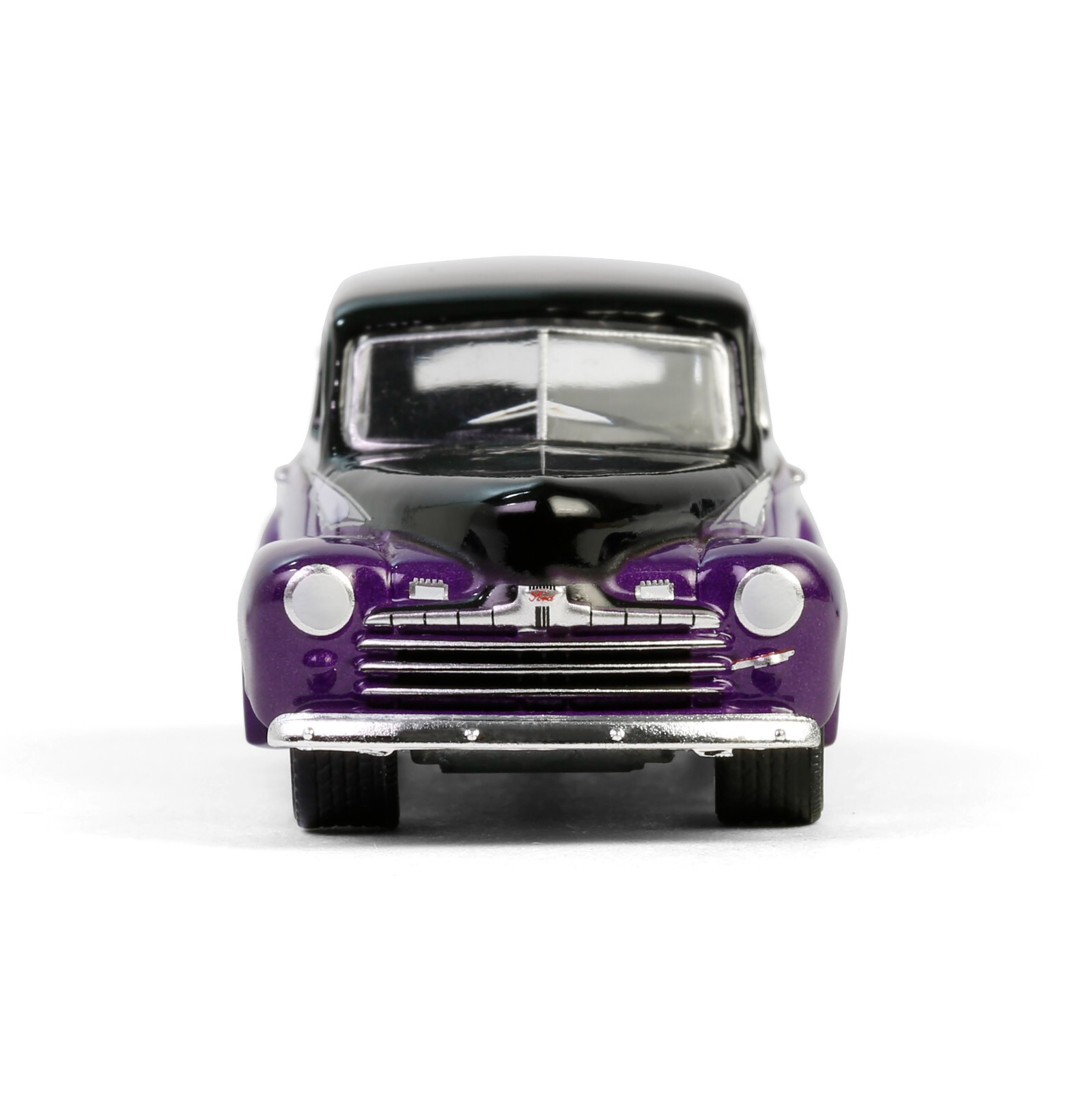 1946 Ford Fordor Super Deluxe – Purple 1:64 Scale Model – Greenlight 63070A