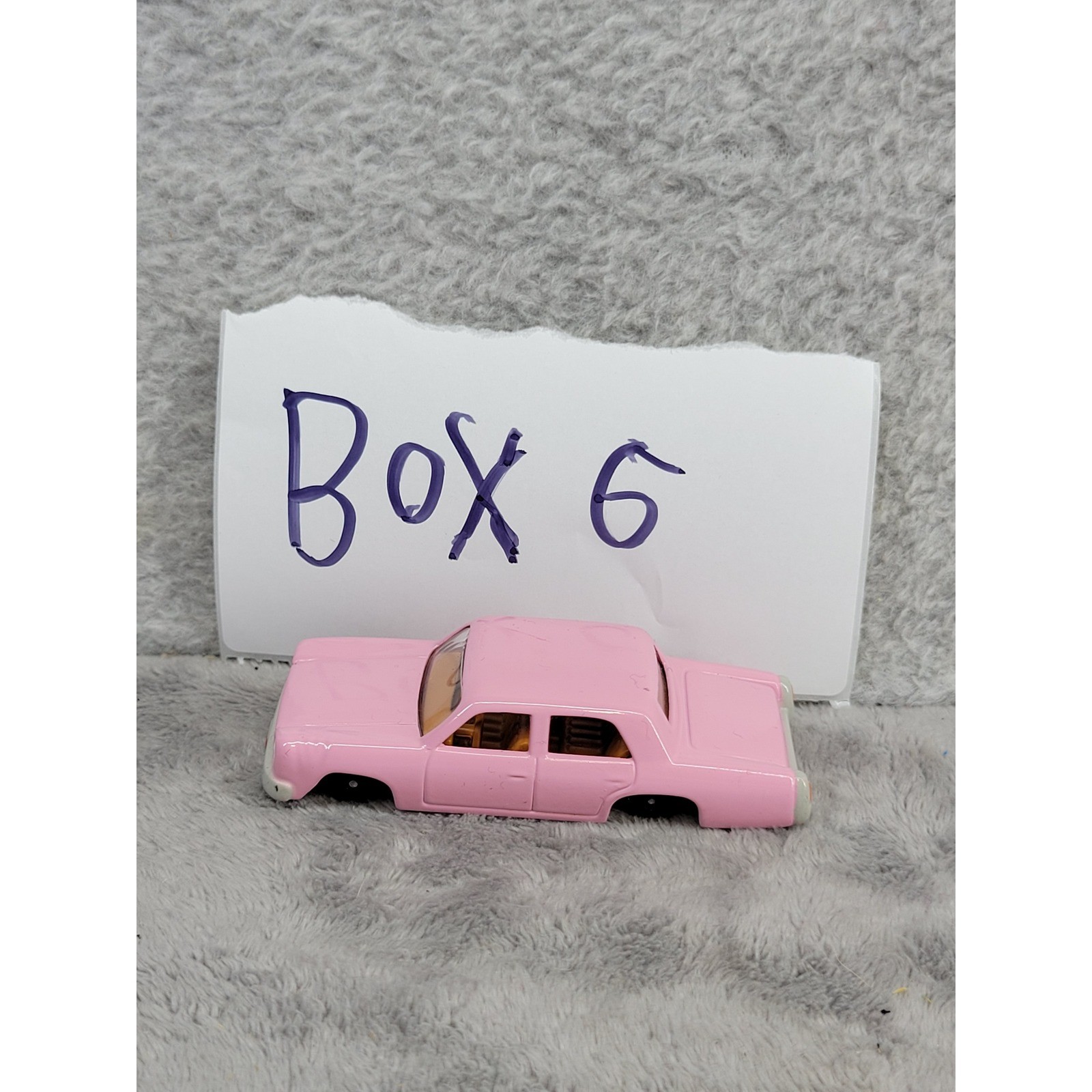 Johnny Lightning The Simpsons Pink Family Sedan Diecast Car 2003 – No Tires