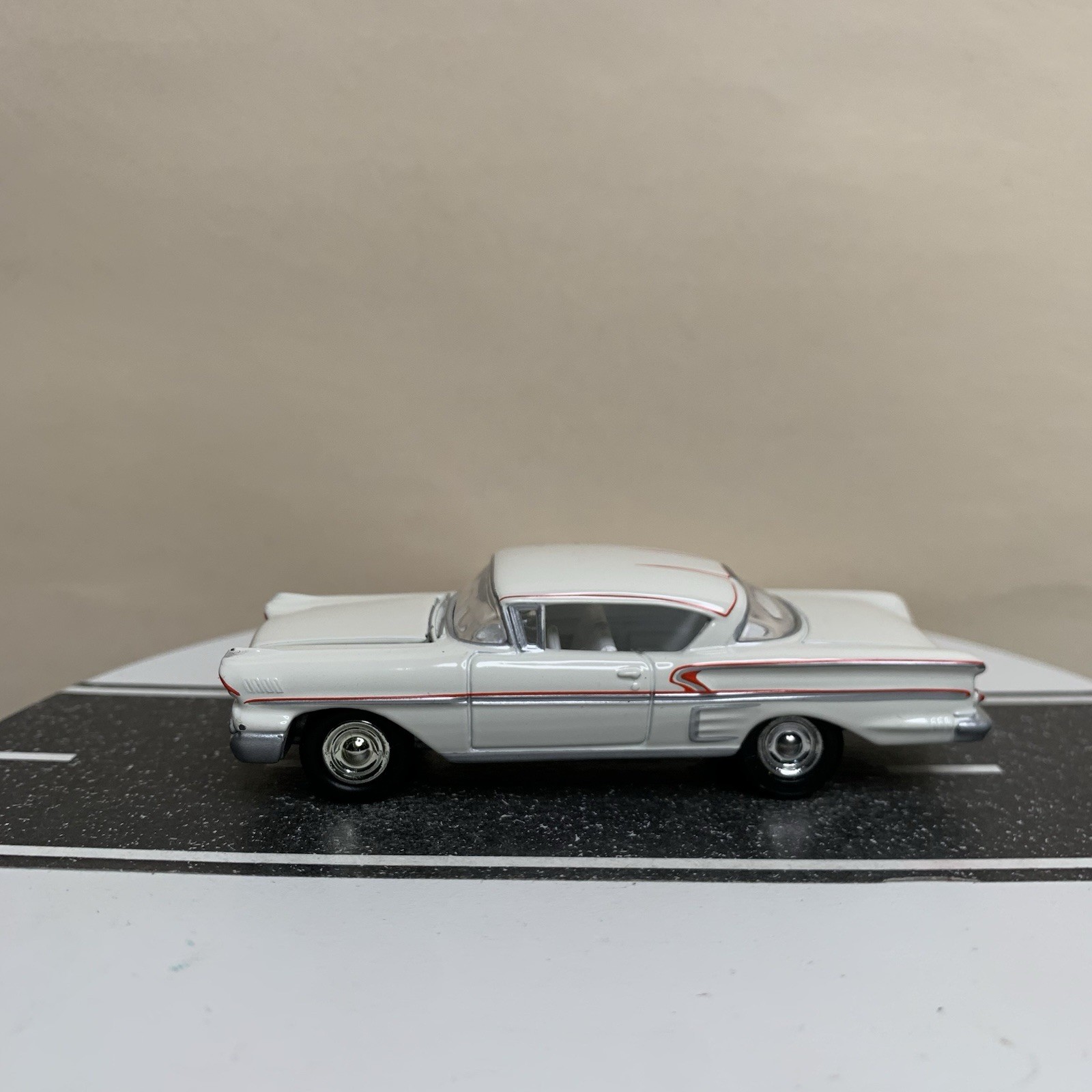 Johnny Lightning American Graffiti 1958 Chevy Impala 2-Door White Red 1:64 NM