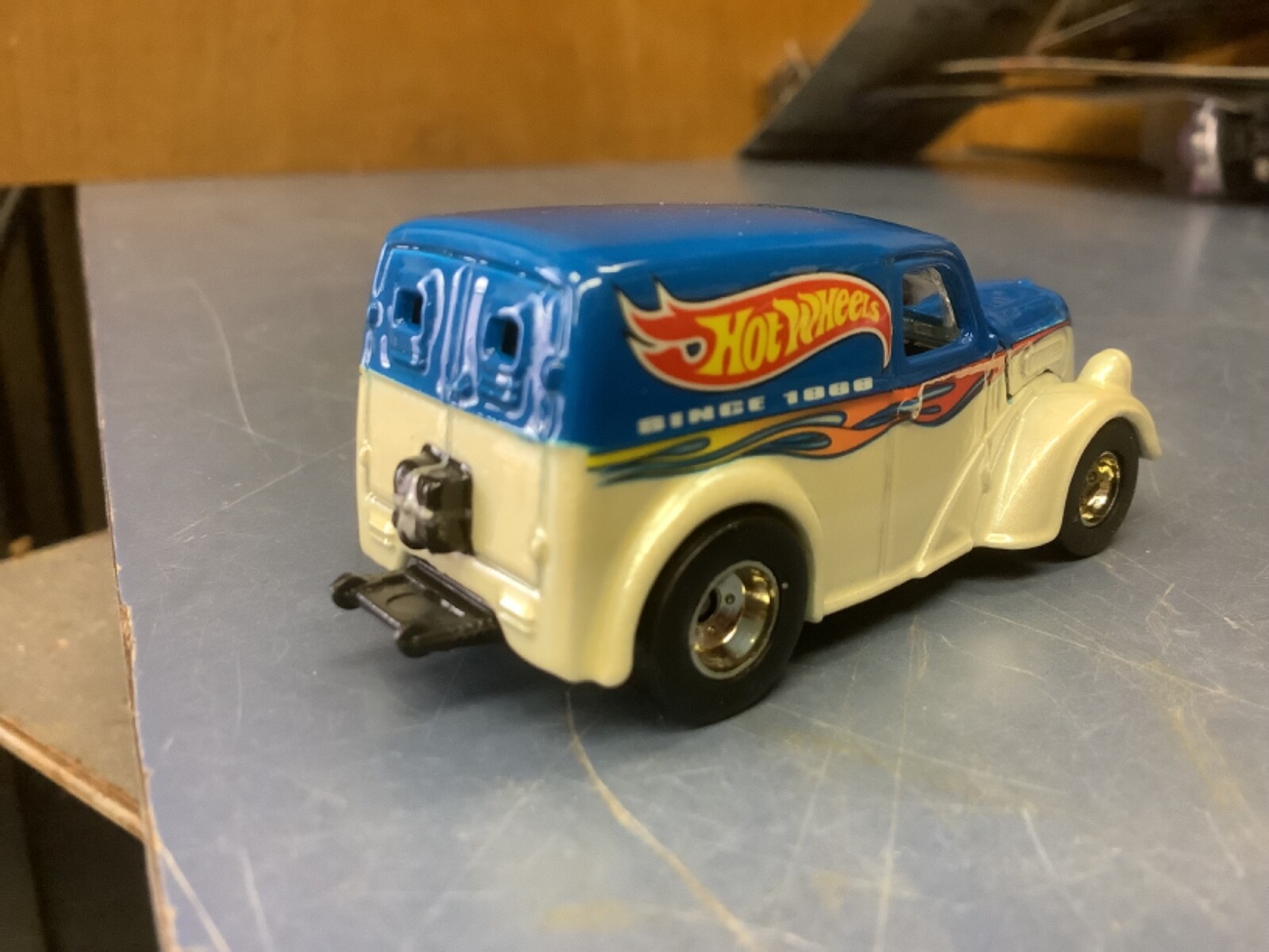 Anglia panel truck Hot Wheels Rod And Custom Magazine 100% Real Riders