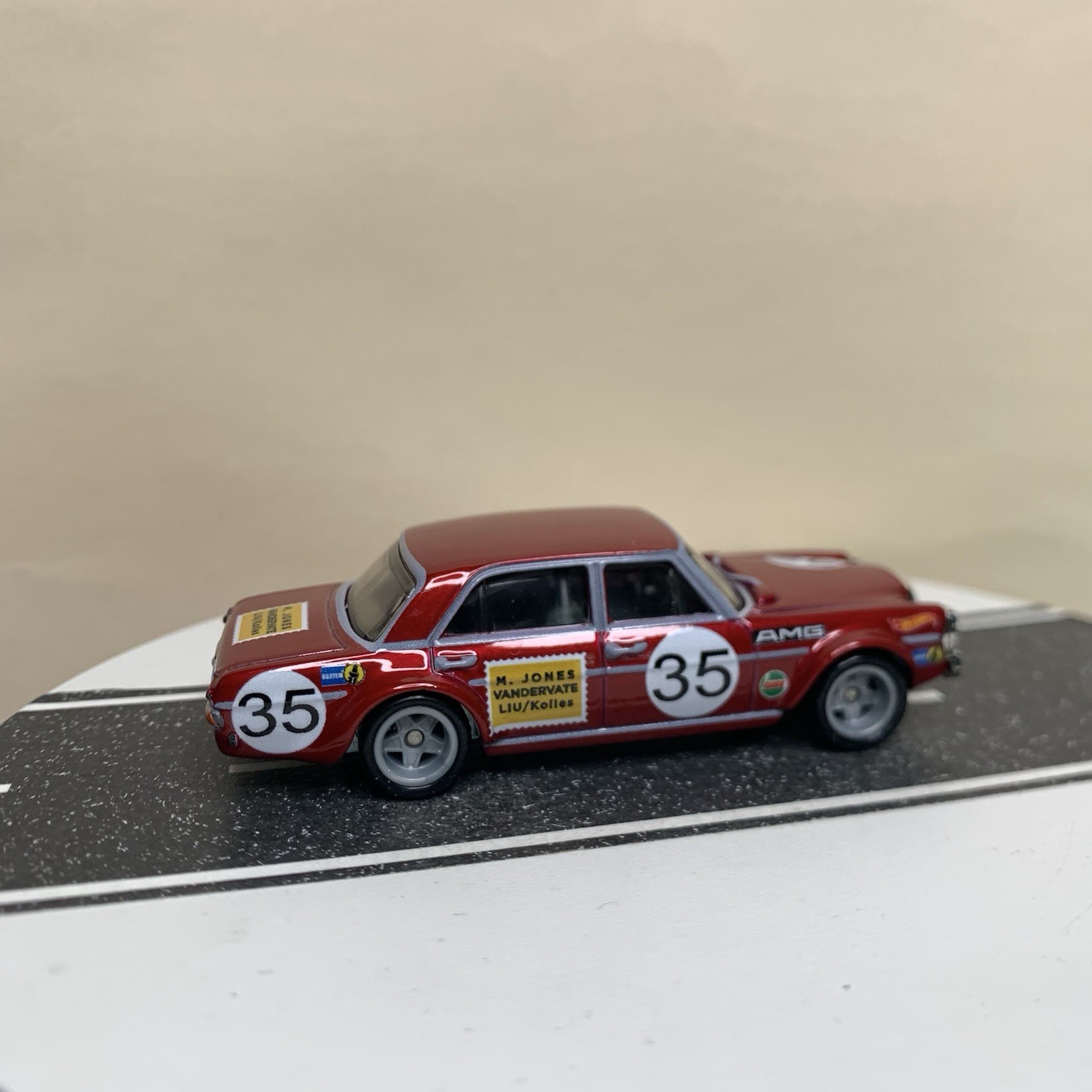 Hot Wheels Premium Deutschland Design Mercedes-Benz 300 SEL 6.8 Red w/RR 1:64 NM