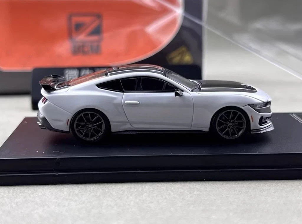 FORD MUSTANG DARK HORSE WHITE BLACK TOP HOOD OPENS 1/64 DIECAST CAR BY DCM