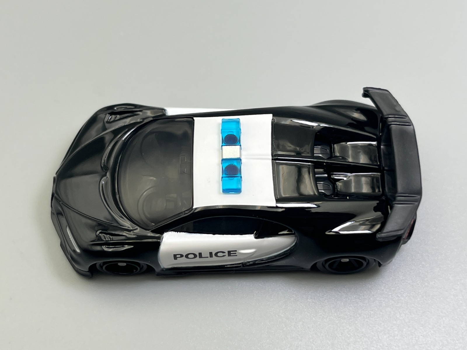 Bugatti Chiron Pur Sport Police Pursuit Tomica #79 1/63 scale