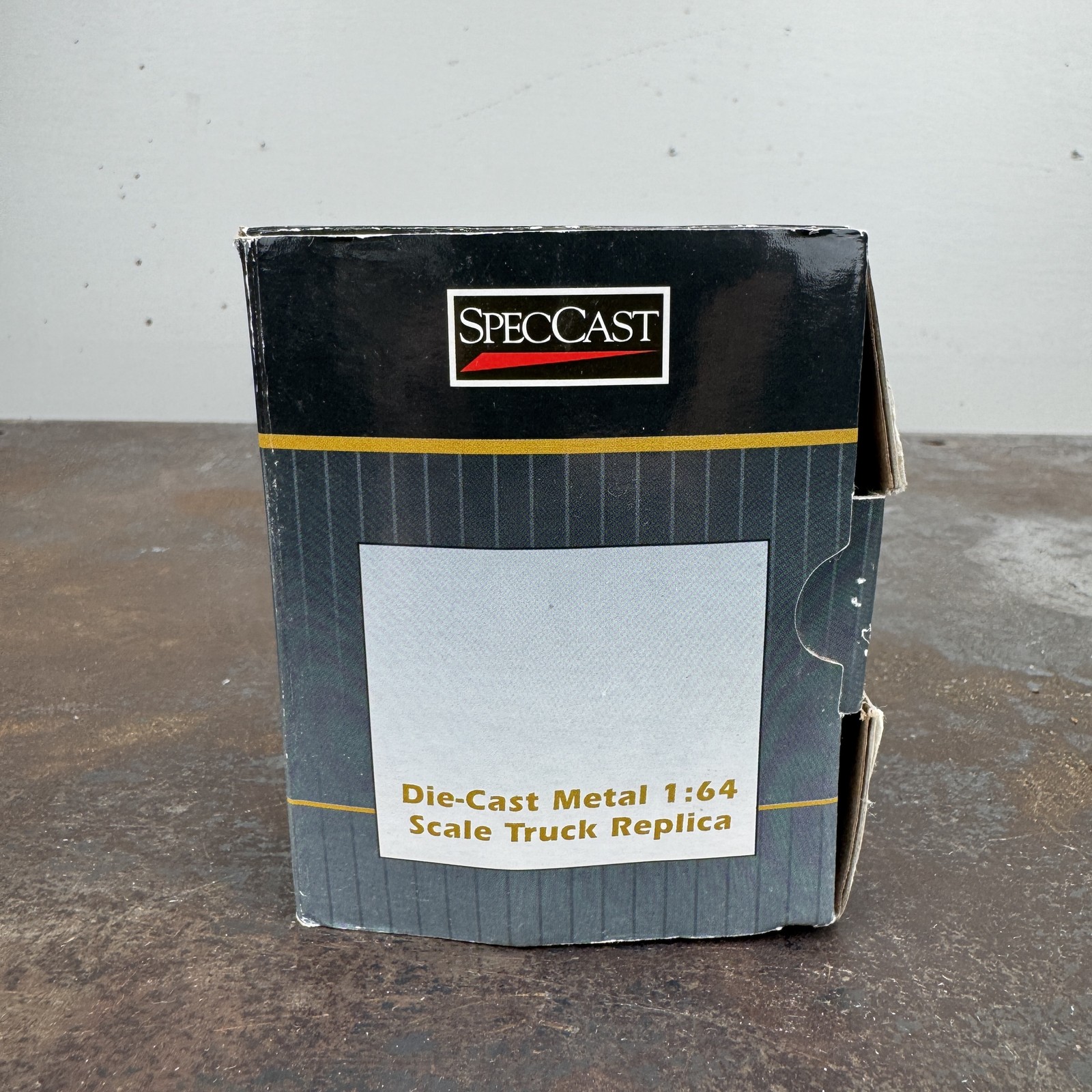 SpecCast Maines Paper / Tyson VOLVO 770 & Trailer 1:64 #31611