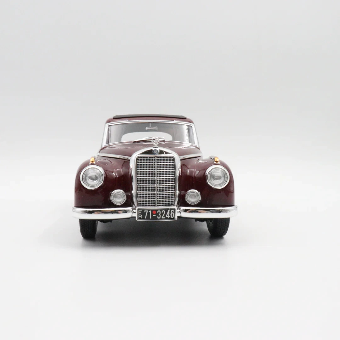 Norev | 1:18 Metal | 1957 Mercedes-Benz 300 Sedan | Burgundy Red