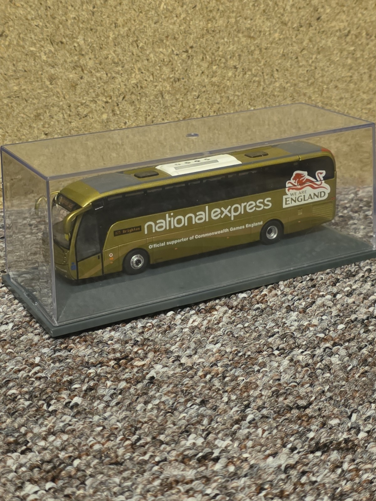 CORGI OOC NATIONAL EXPRESS ENGLAND CAETANO LEVANTE COACH BUS MODEL OM46406B 1:76