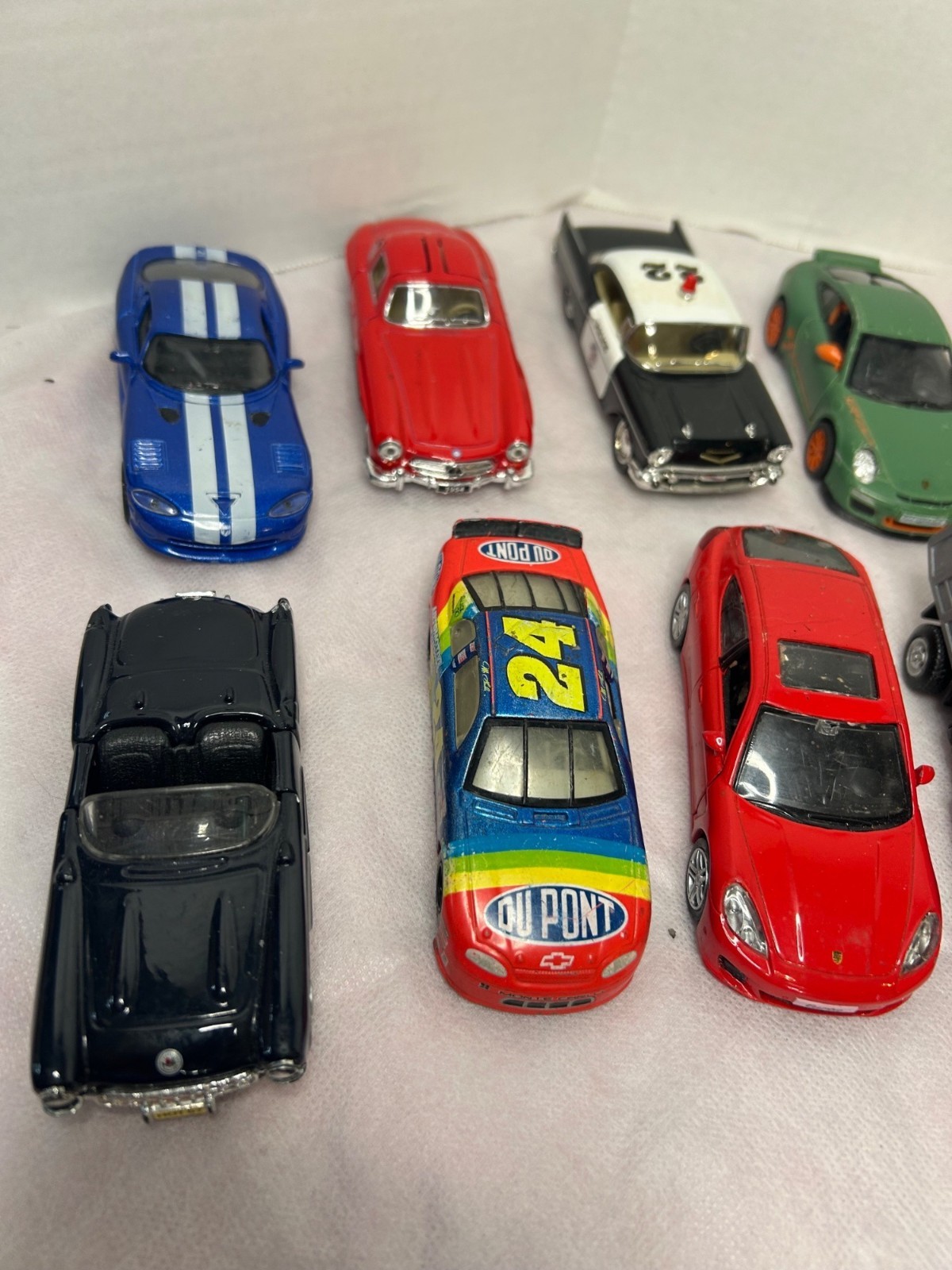 Lot of 20 Diecast Cars 1:32-1:39 Scale Sports Cars Classic Cars Mixed Brands