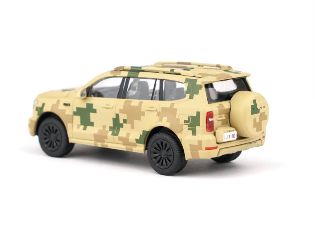 XCARTOYS 1:64 Camo Tank 500 Sports ORV City SUV Model Diecast Metal Car