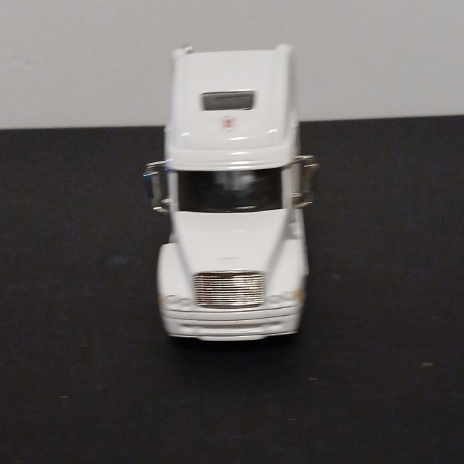 White/Black Diecast Semi Truck Tractor Unit Truck Vehicle Model 21267