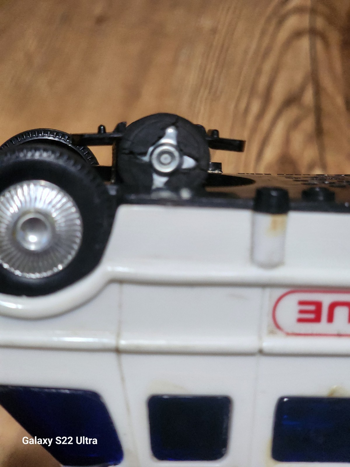 Universal Associated 1976 White Rescue Ambulance Van Red Cross Light