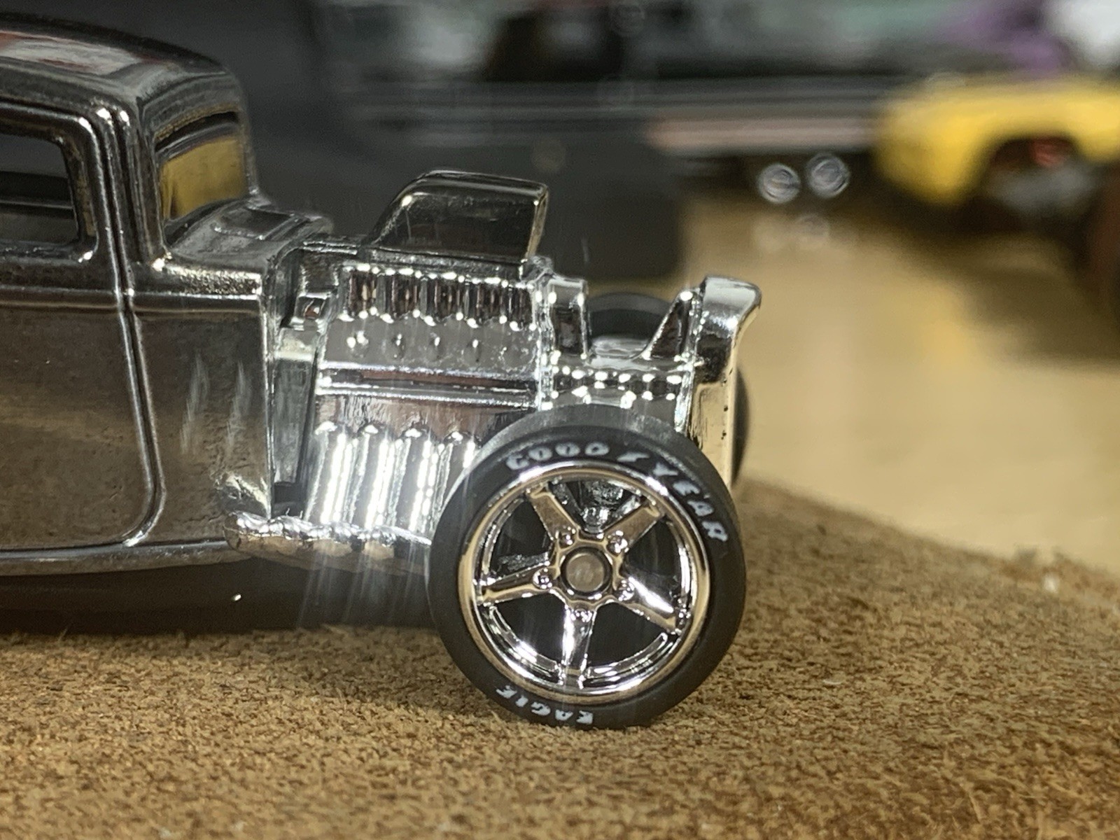 Hot Wheels Zinc Plated Custom ’32 Ford Hot Rod with Metal Base & Wheel Swap