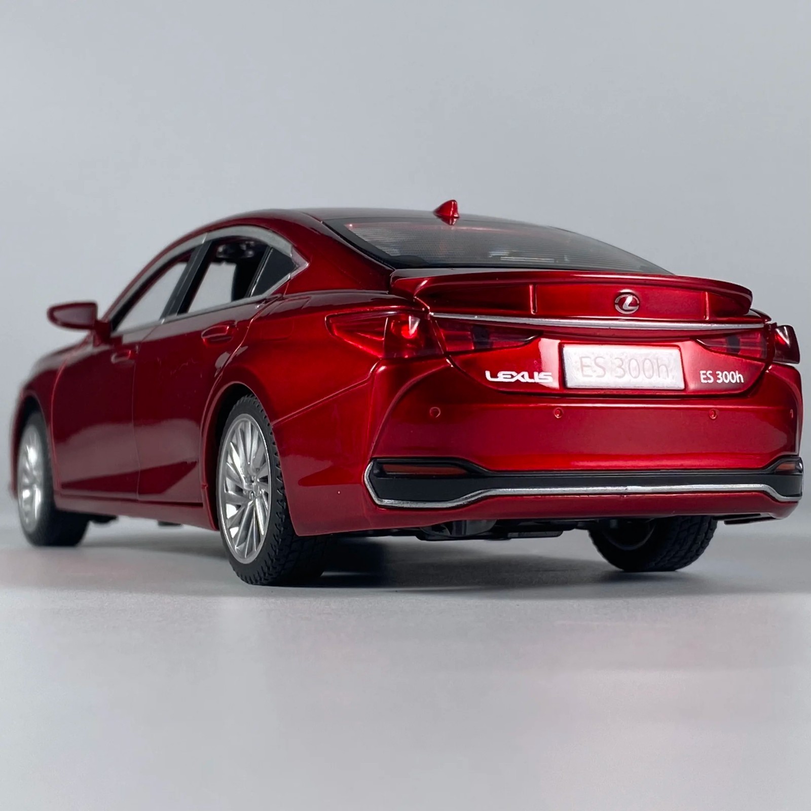 1:24 Lexus ES300 ES300h Alloy Diecast Car Model Sound Light Kid’s Collectibles