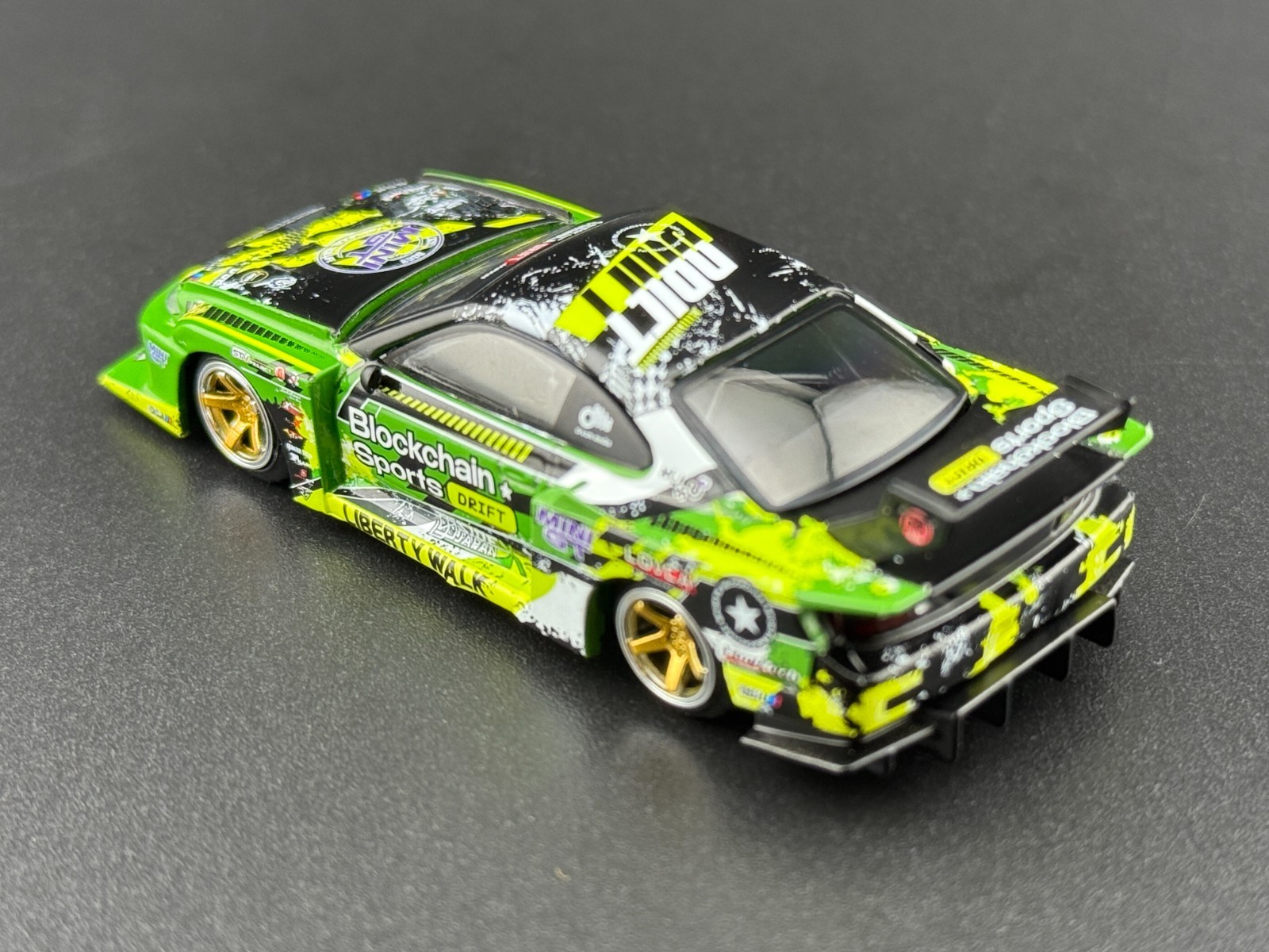 Mini GT Nissan LB-Super Silhouette S15 SILVIA #555 V2 2024 Formula D1 #823 1/64