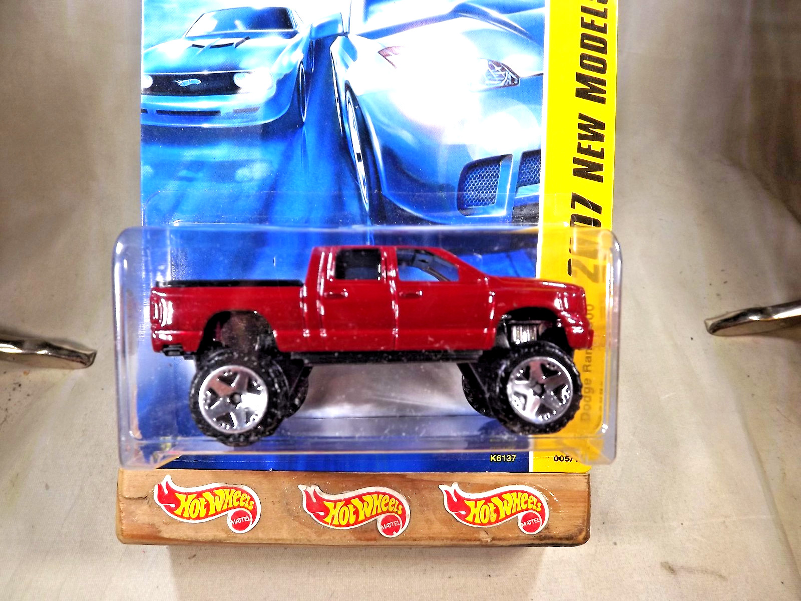 2007 Hot Wheels #5 New Models 5/36 DODGE RAM 1500 Dark Red w/Chrome ORUT5 Sp